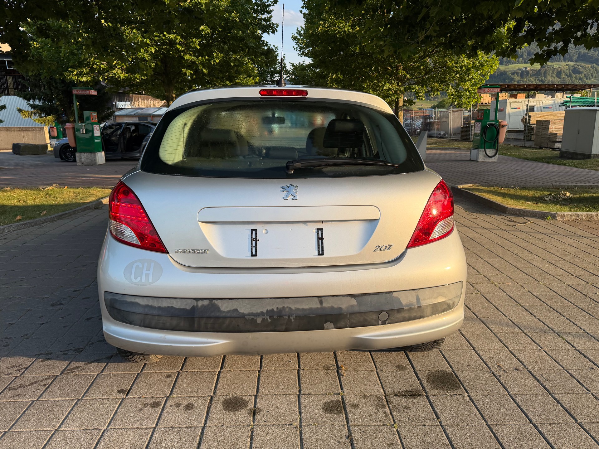 PEUGEOT 207 1.4 16V Swiss Edition-image-4