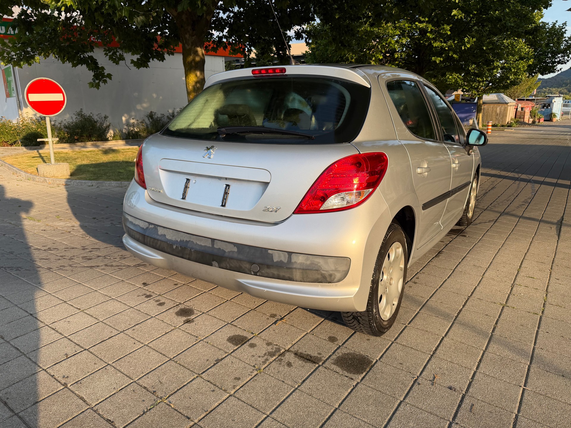 PEUGEOT 207 1.4 16V Swiss Edition-image-3