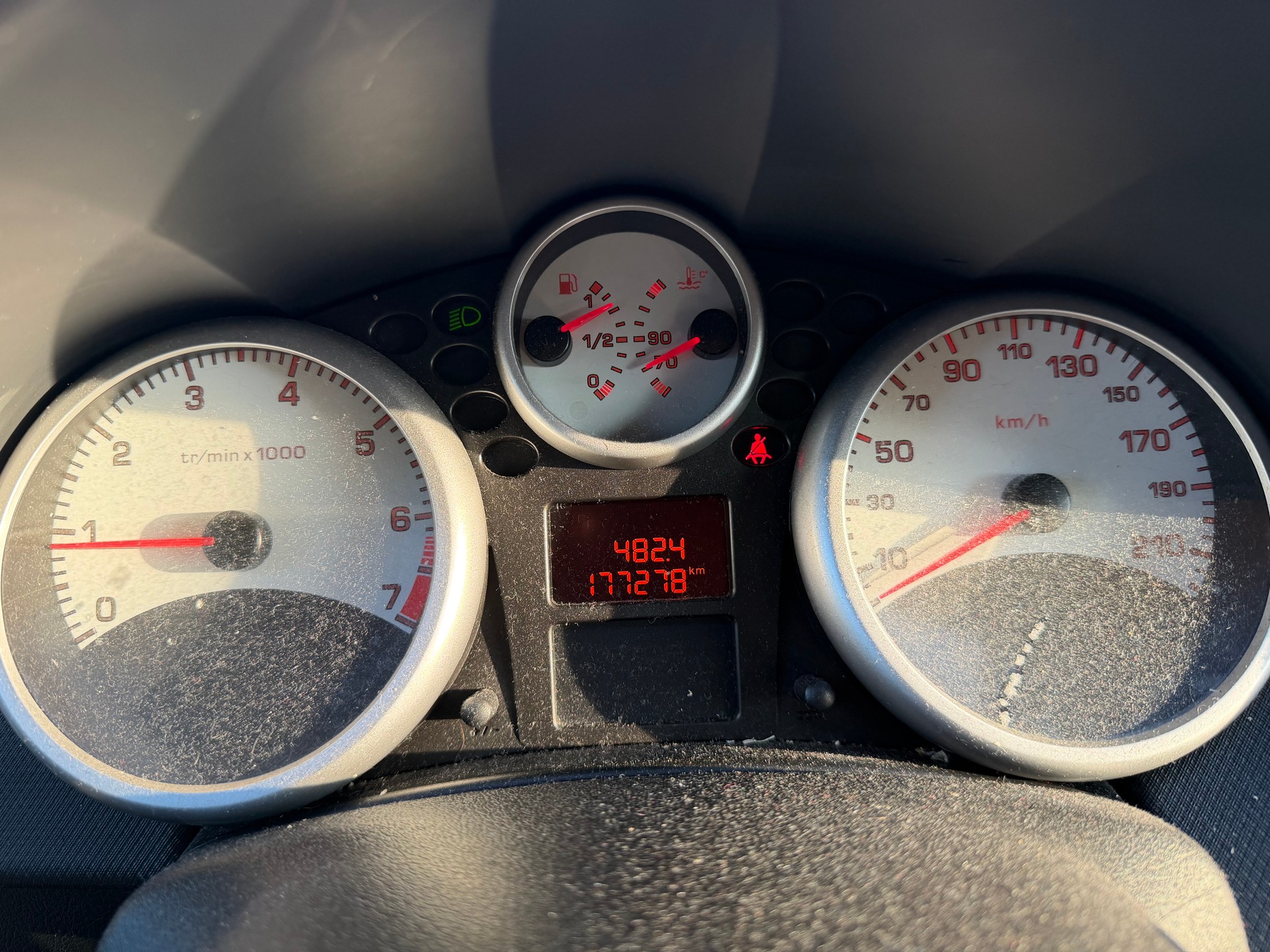 PEUGEOT 207 1.4 16V Swiss Edition-image-10