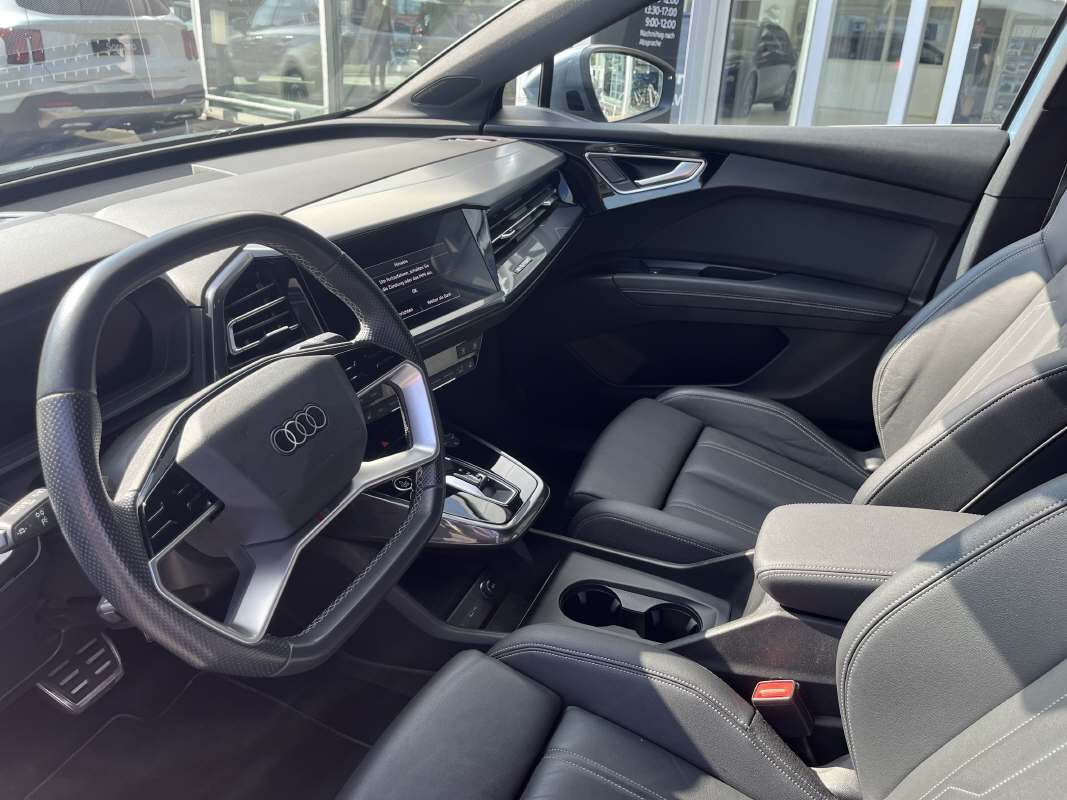 AUDI Q4 e-tron Sportback 50 quattro S-Line-image-4