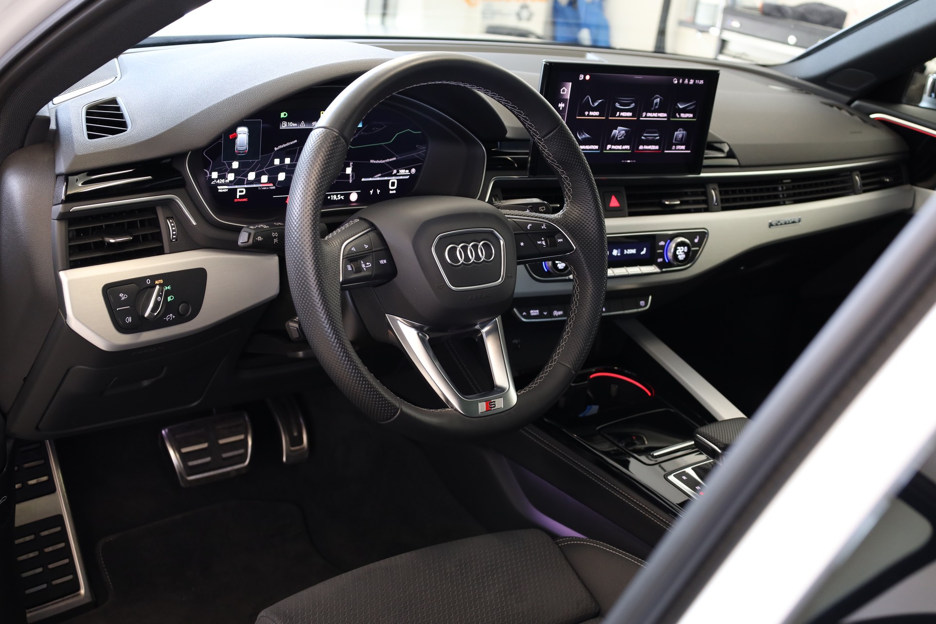 AUDI A4 Avant 40 TDI S line quattro S-tronic-image-7