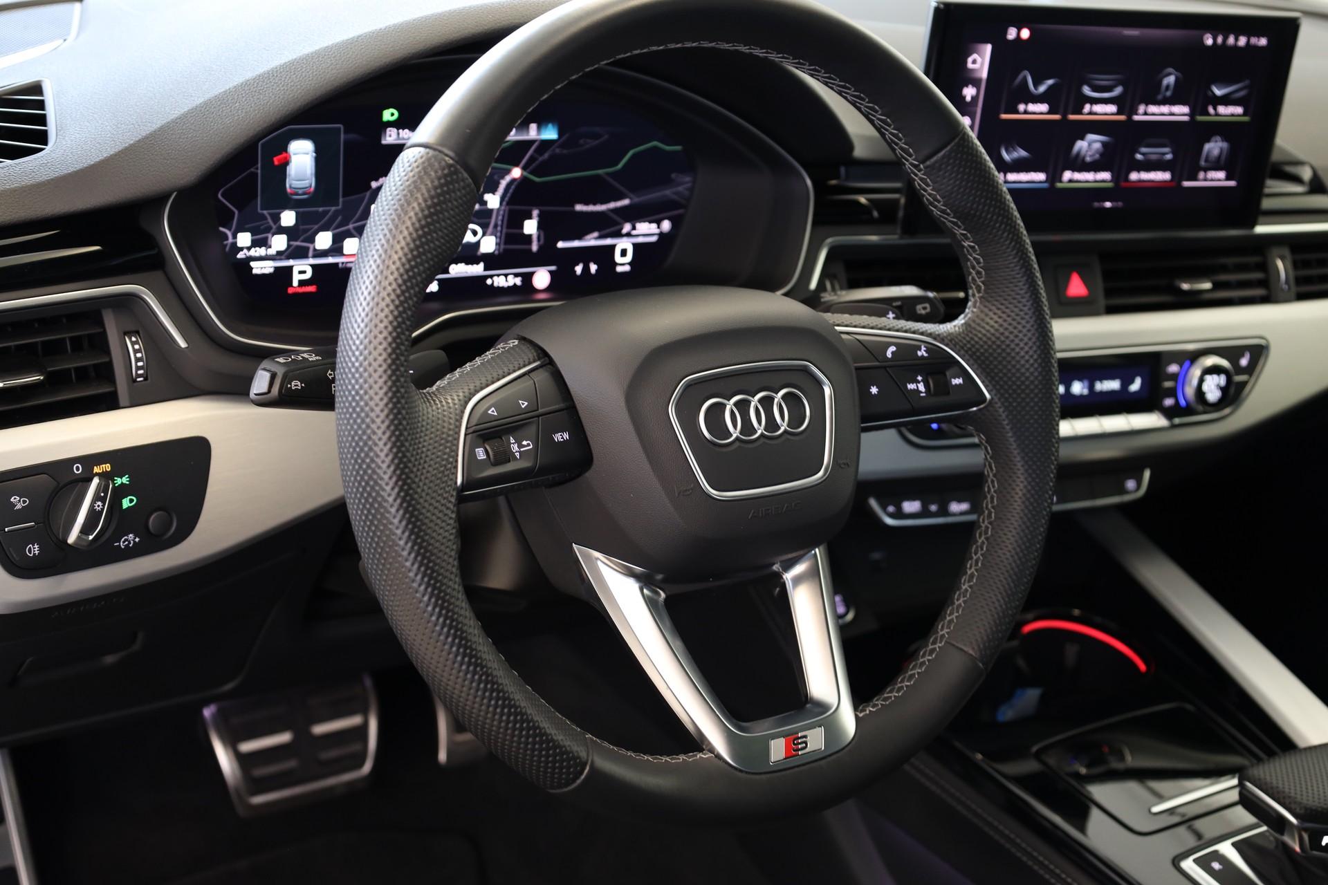 AUDI A4 Avant 40 TDI S line quattro S-tronic-image-14