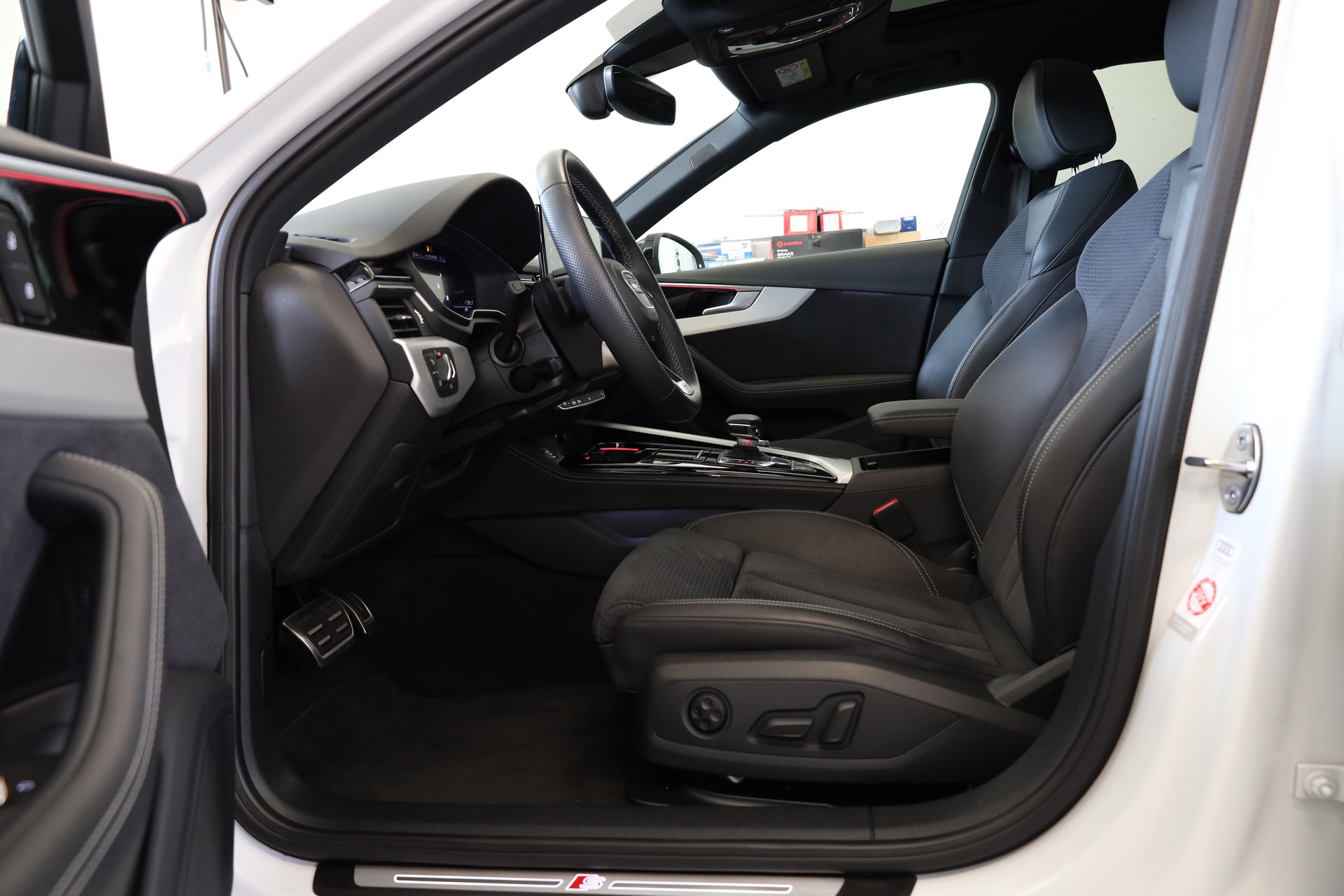 AUDI A4 Avant 40 TDI S line quattro S-tronic-image-10