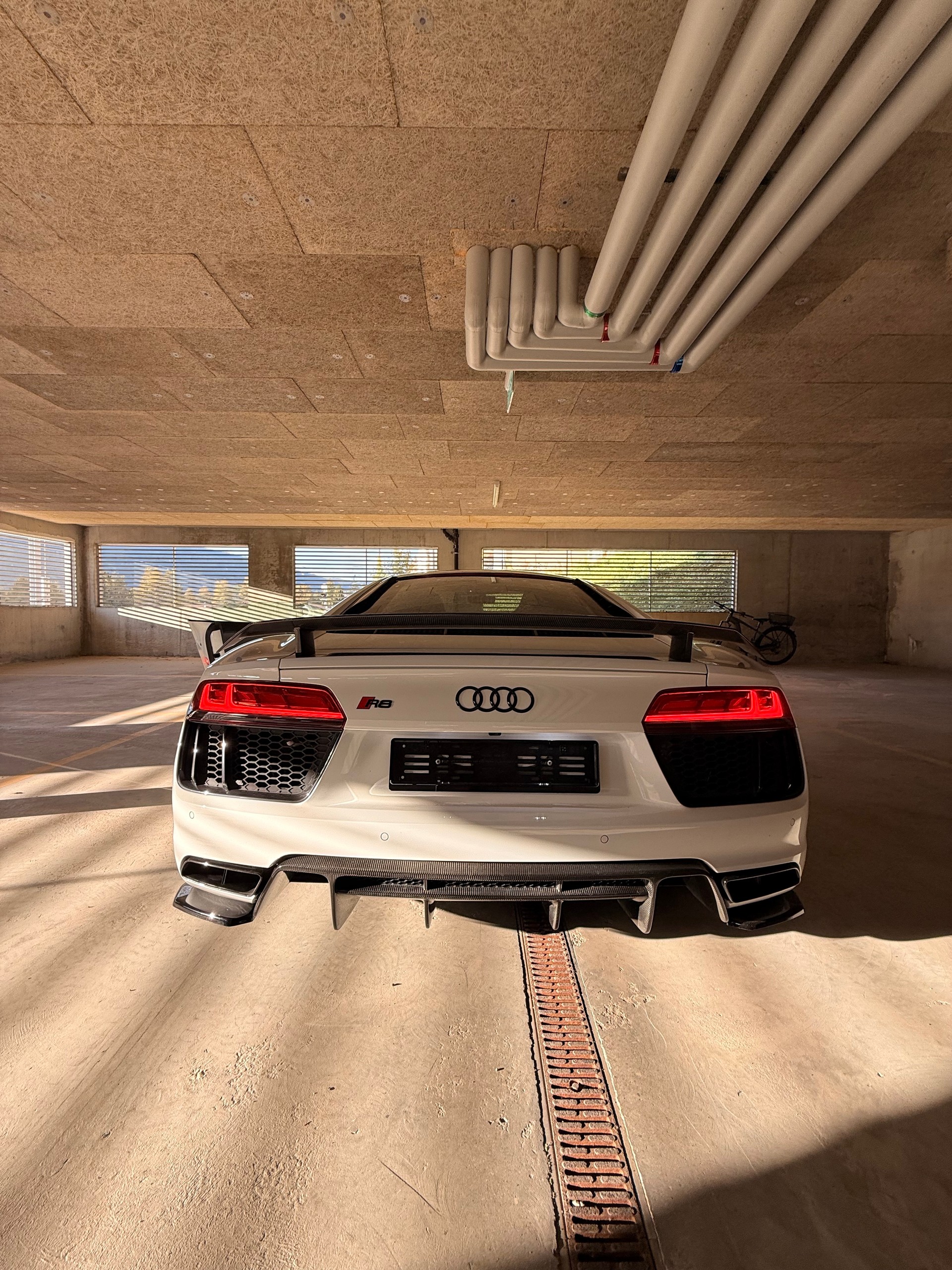 AUDI 5.2 FSI V10 plus quattro S-Tronic-image-3