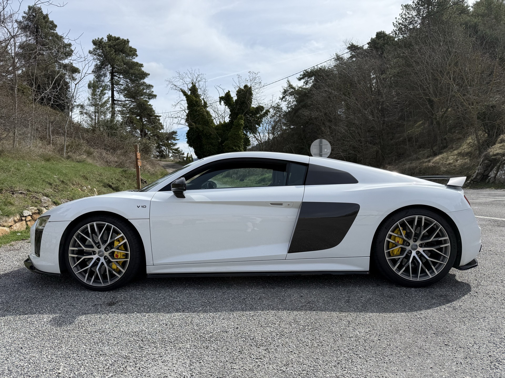 AUDI 5.2 FSI V10 plus quattro S-Tronic-image-1