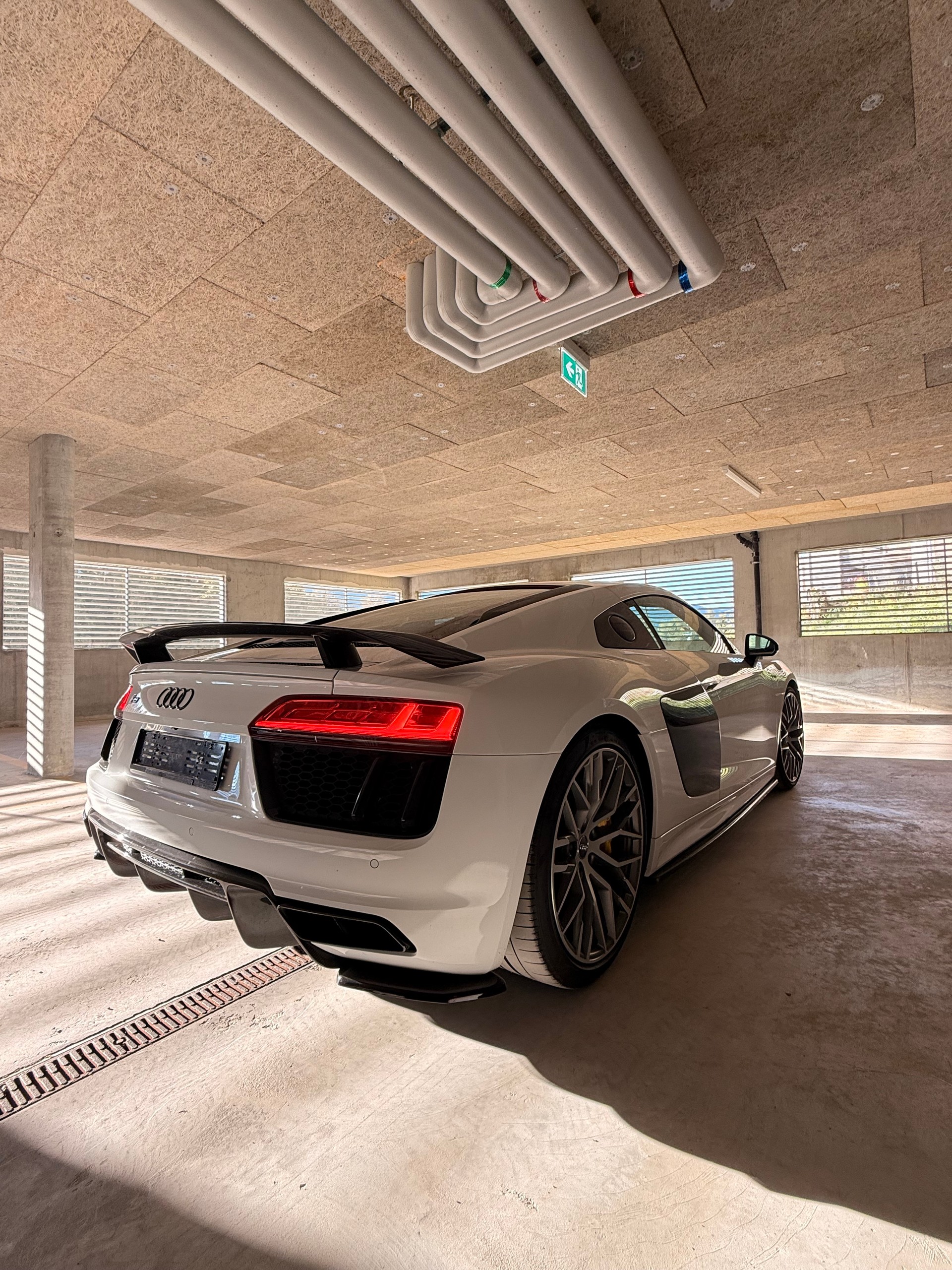 AUDI 5.2 FSI V10 plus quattro S-Tronic-image-2