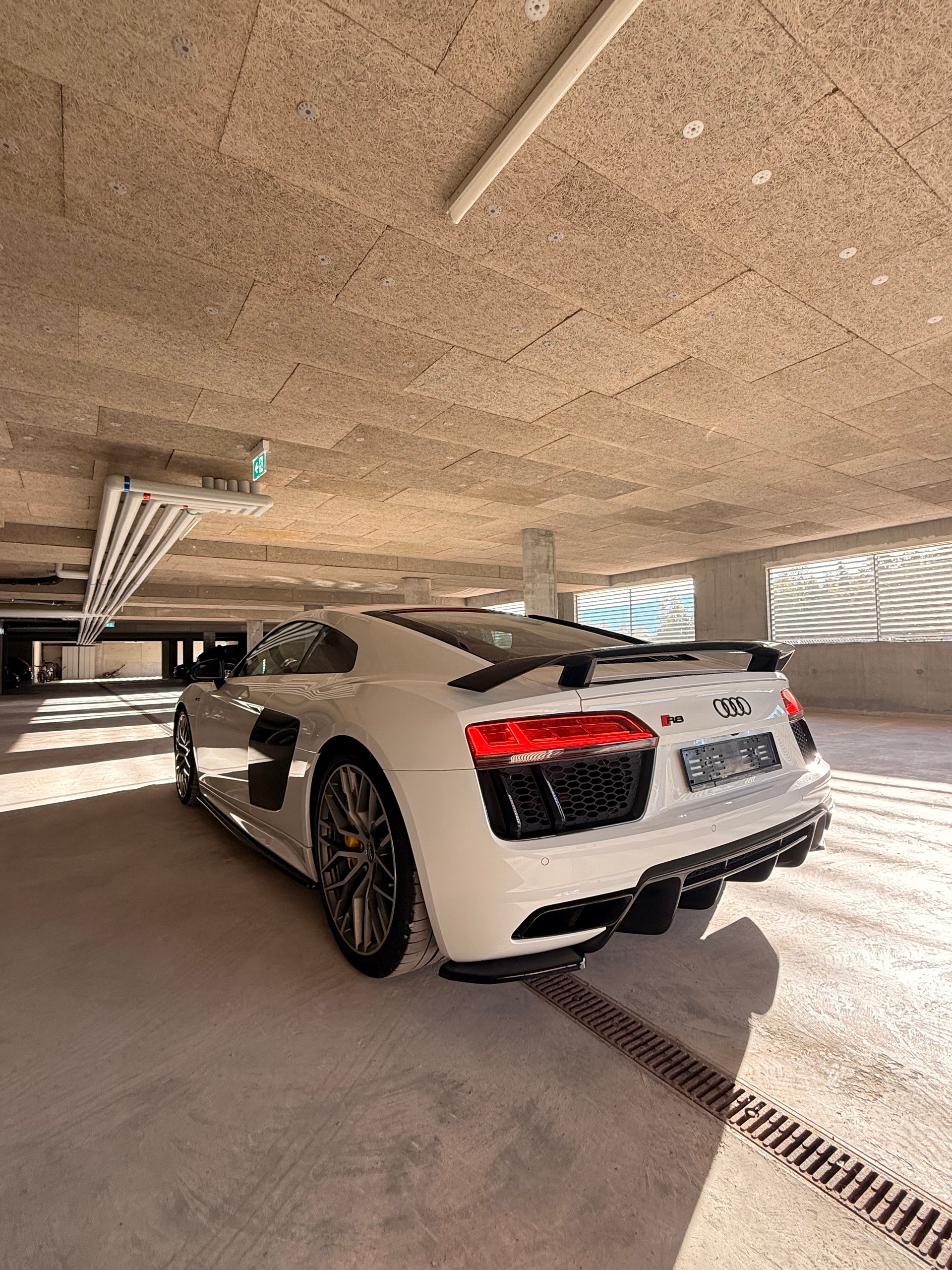 AUDI 5.2 FSI V10 plus quattro S-Tronic-image-4