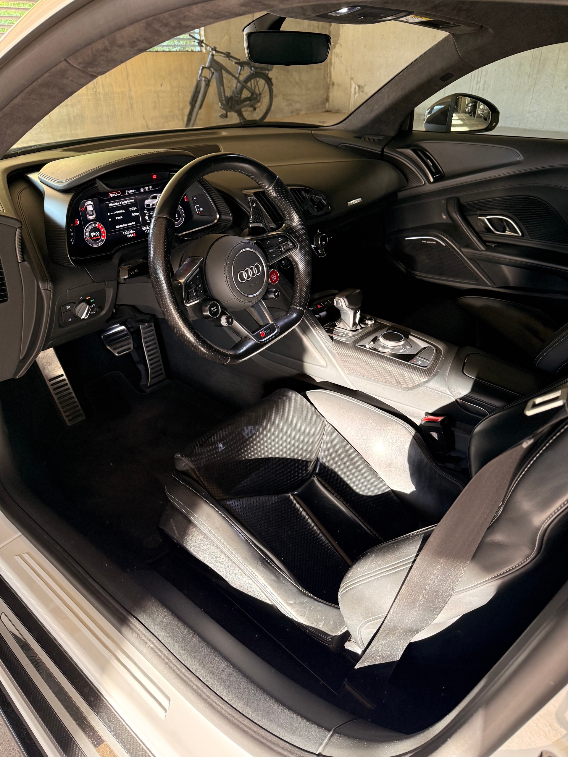 AUDI 5.2 FSI V10 plus quattro S-Tronic-image-9