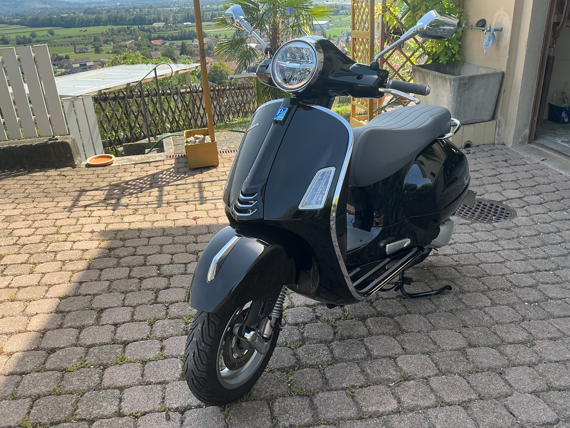 PIAGGIO Vespa GTS 300 ABS-image-1