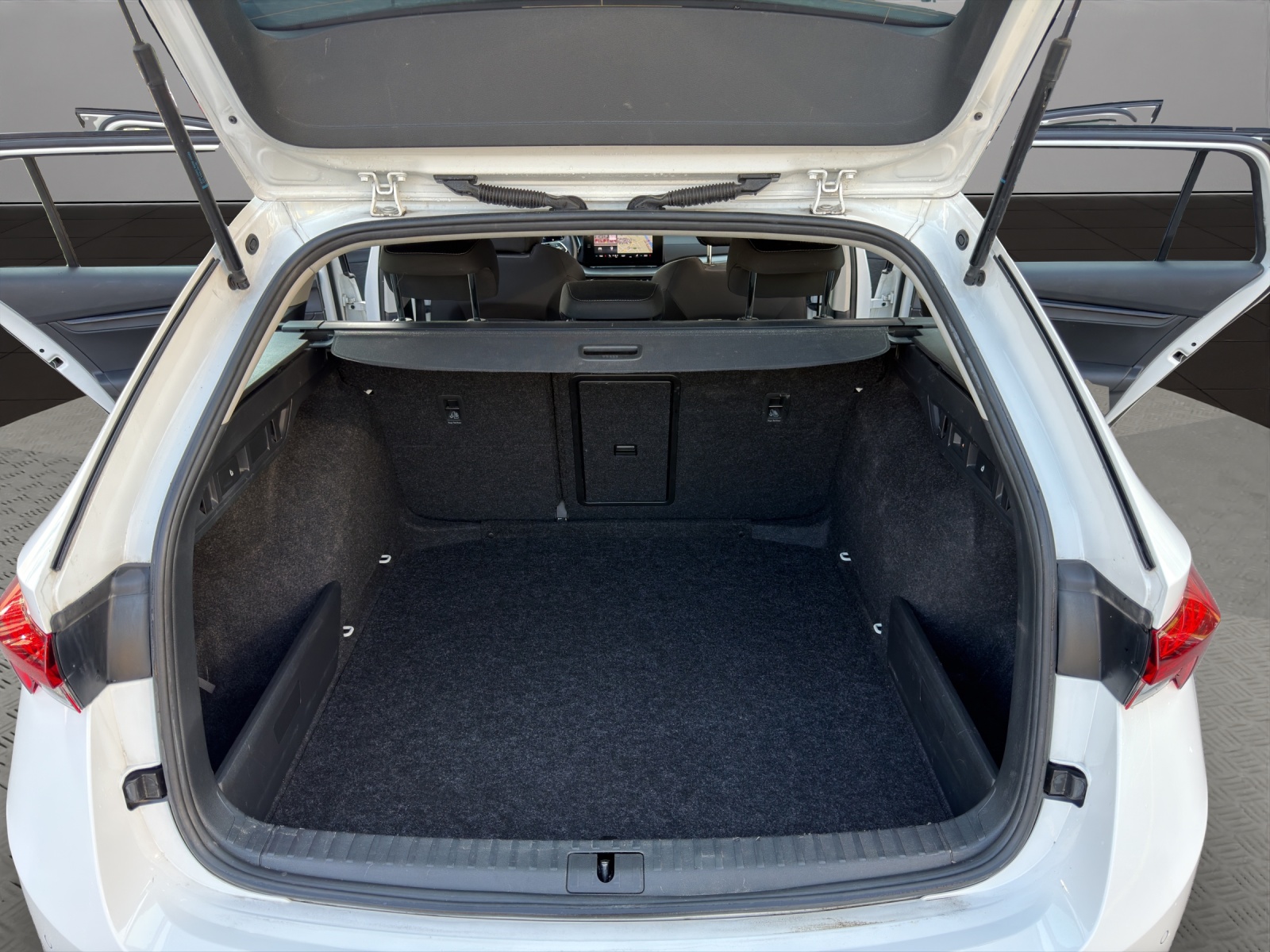 SKODA Octavia Combi 2.0 TDI DSG Ambition 4x4-image-18