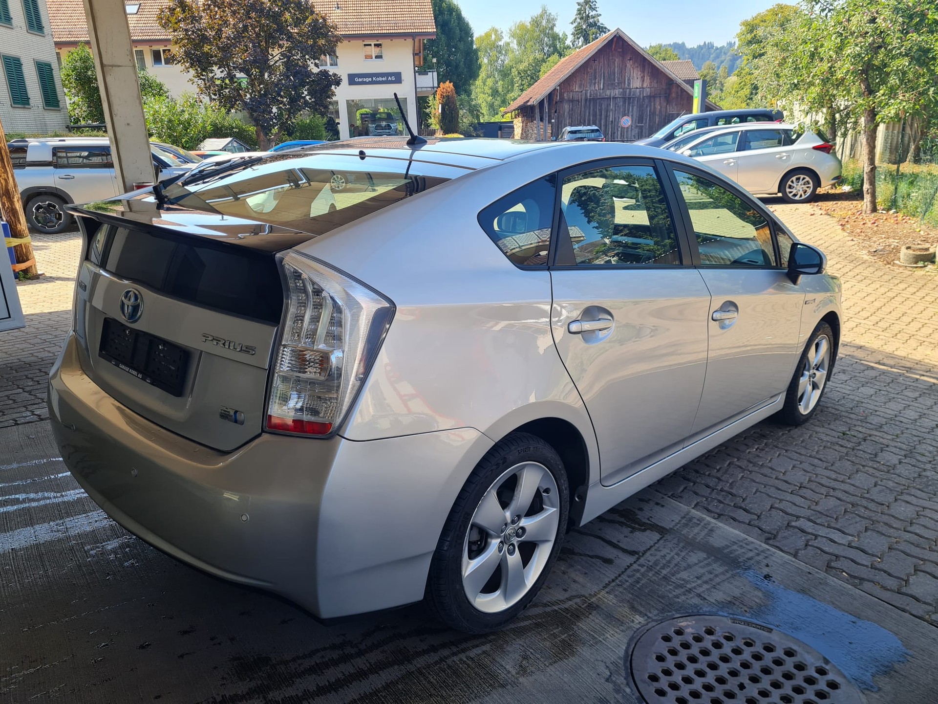 TOYOTA Prius 1.8 16V HSD Sol Premium-showroom-element-2