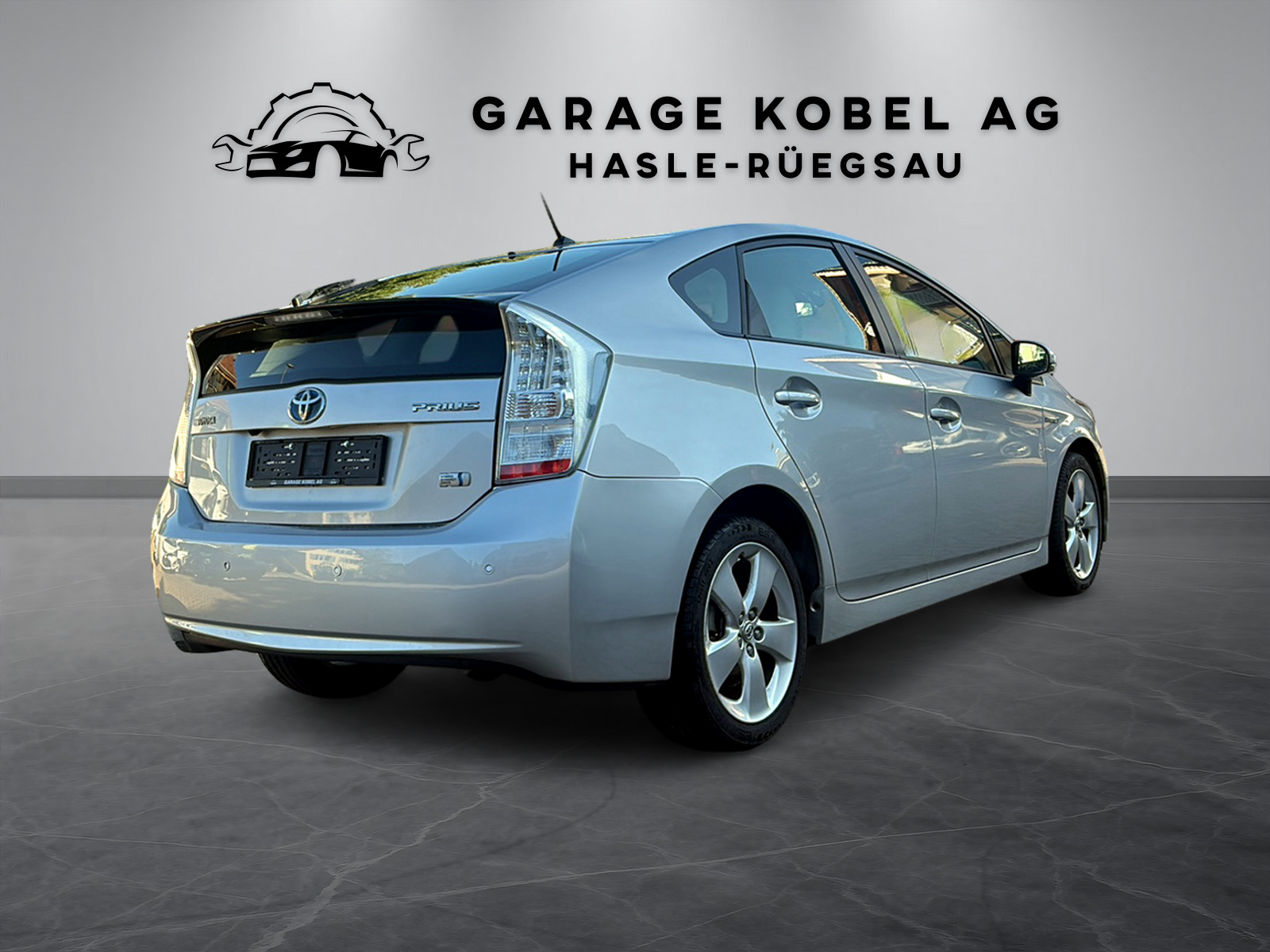 TOYOTA Prius 1.8 16V HSD Sol Premium-showroom-element-2