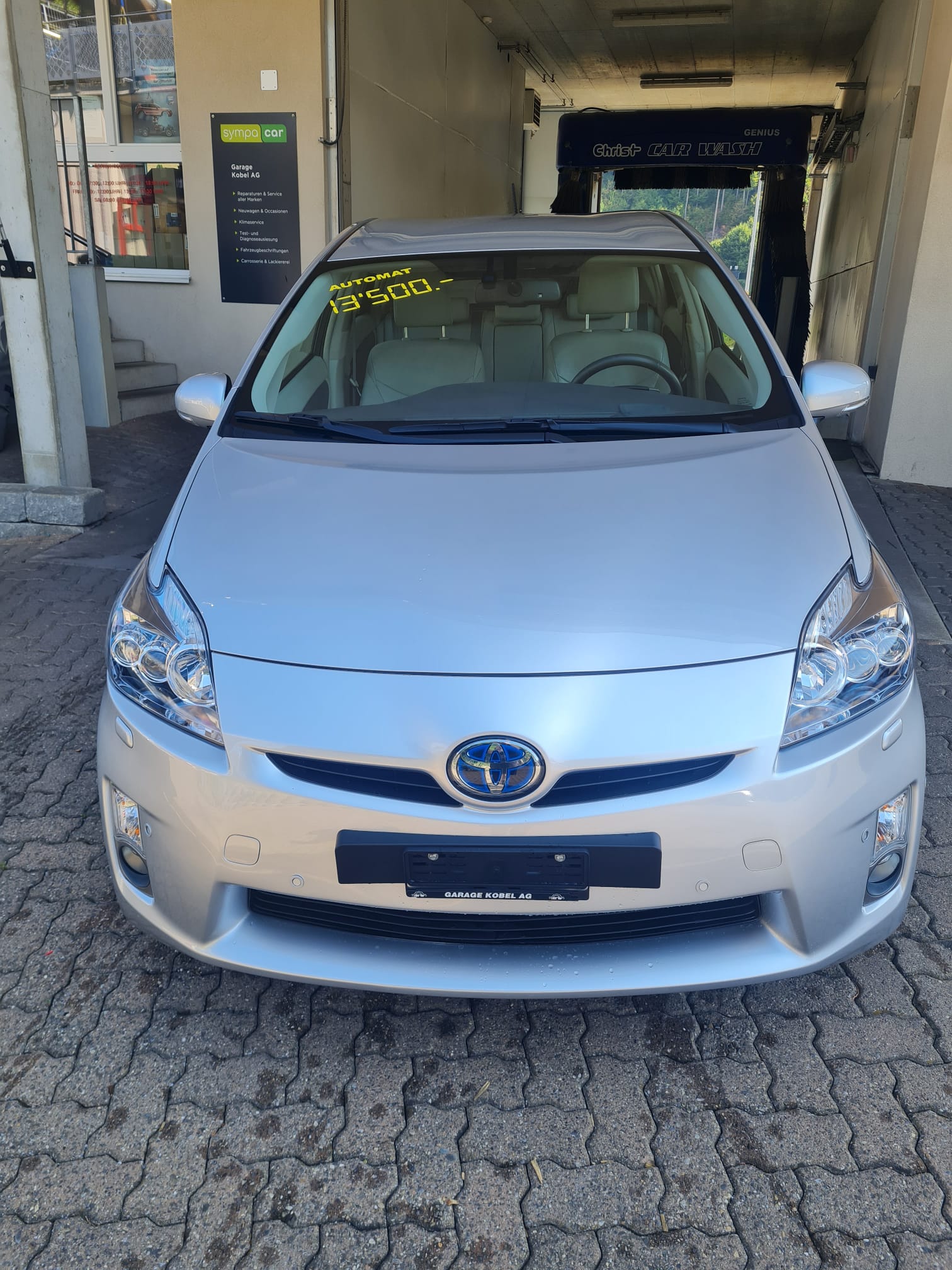 TOYOTA Prius 1.8 16V HSD Sol Premium-showroom-element-1