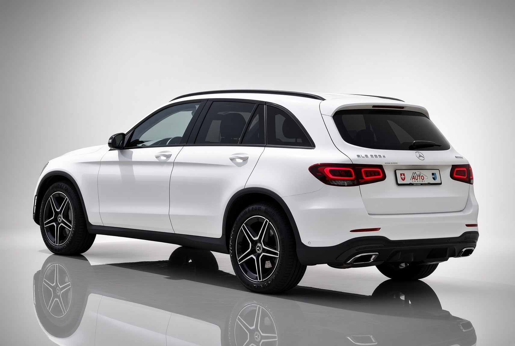 MERCEDES-BENZ GLC 300 d AMG Line 4Matic 9G-Tronic-showroom-element-2