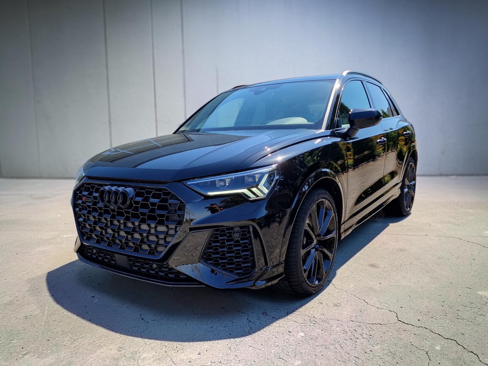 AUDI RS Q3 2.5 TFSI quattro S tronic RS Sportauspuff 24Mt Gara-showroom-element-3