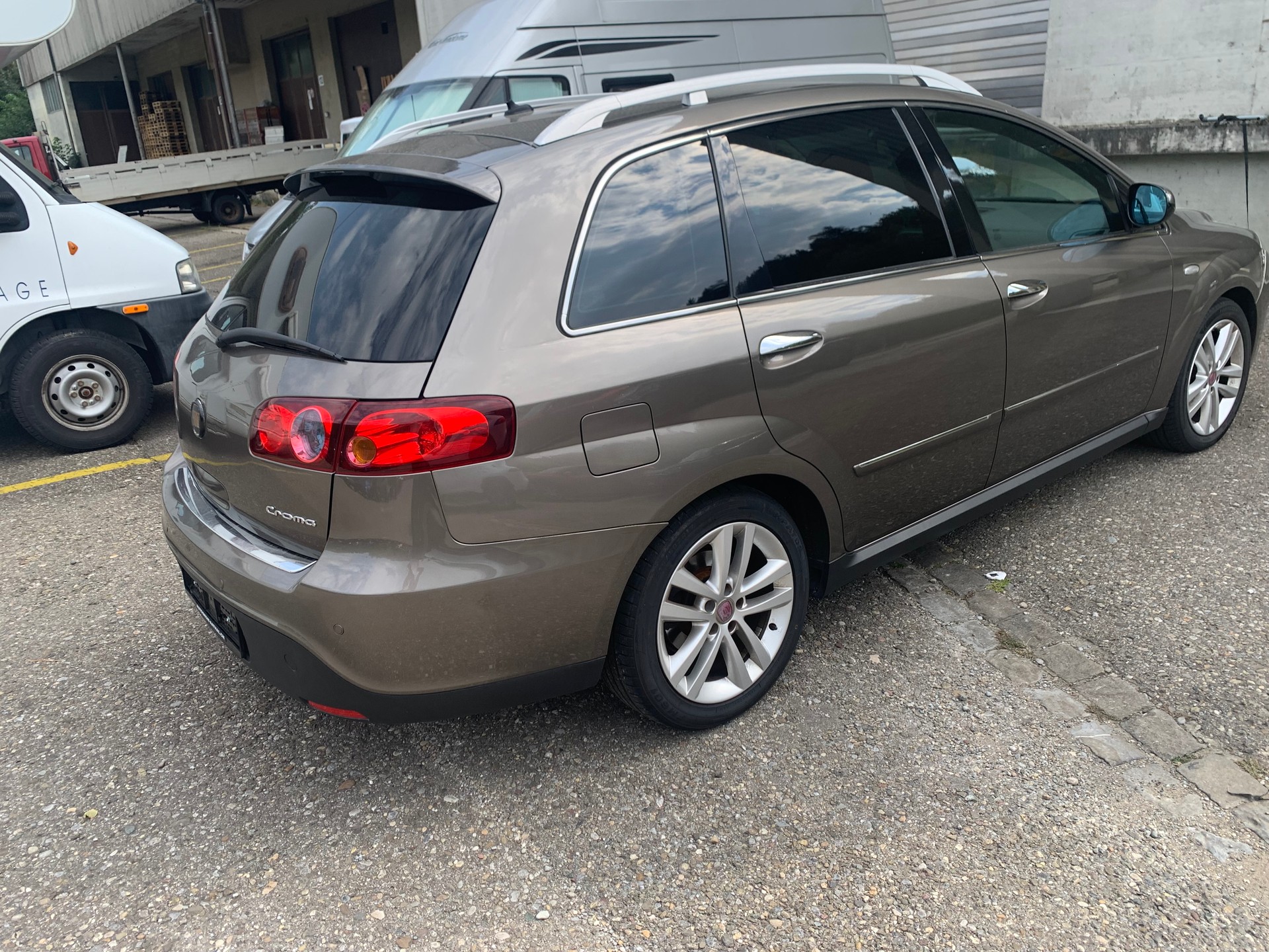FIAT Croma 1.9 16V JTD Lusso Automatic-showroom-element-2
