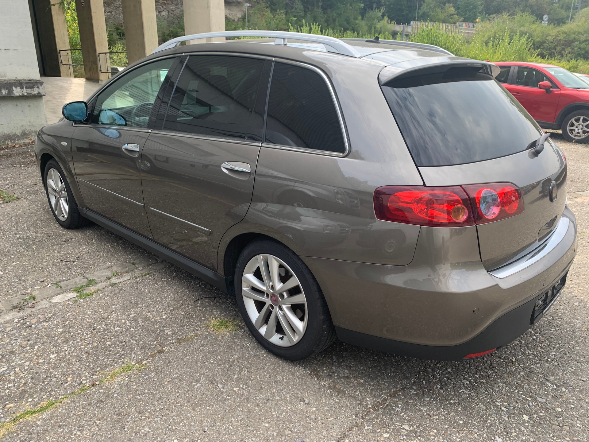 FIAT Croma 1.9 16V JTD Lusso Automatic-image-4