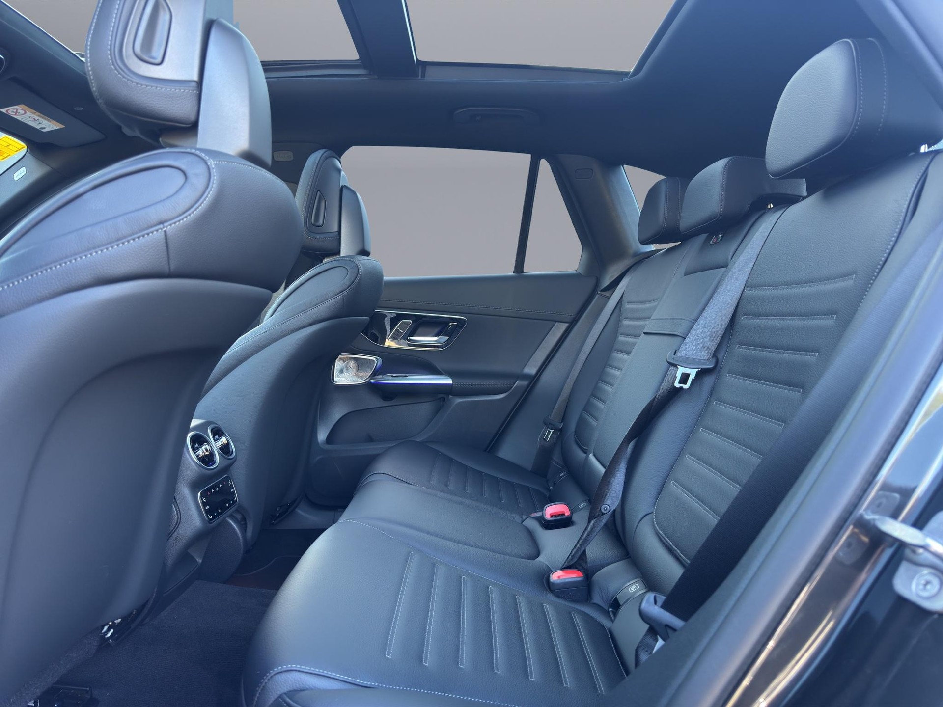 MERCEDES-BENZ GLC-Klasse X254 GLC 400 e EQ Star AMG Line 4matic-image-11
