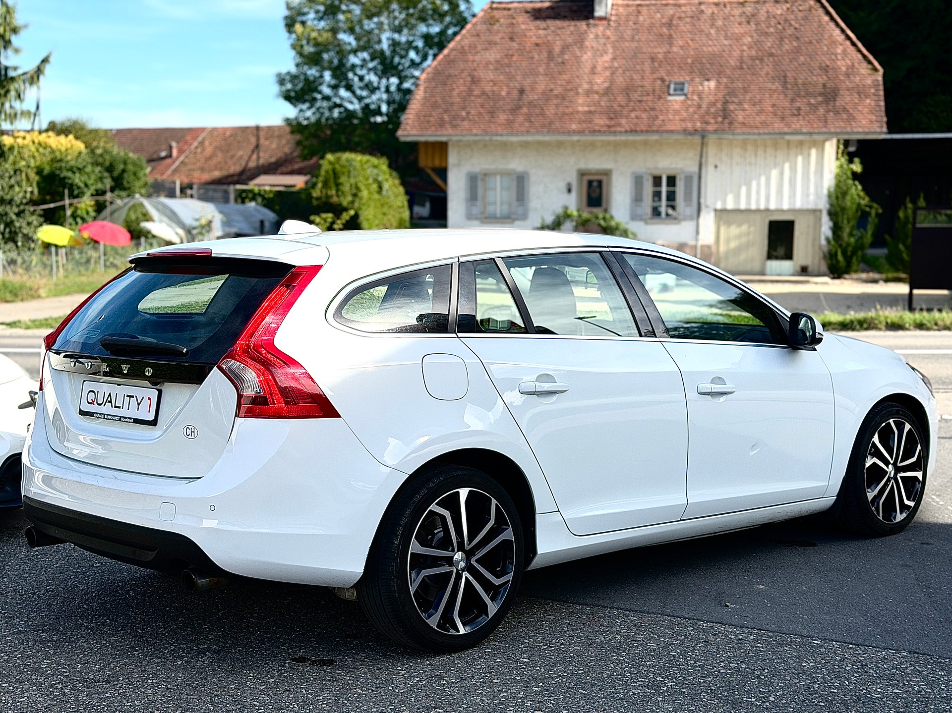 VOLVO V60 T5 Summum-image-2
