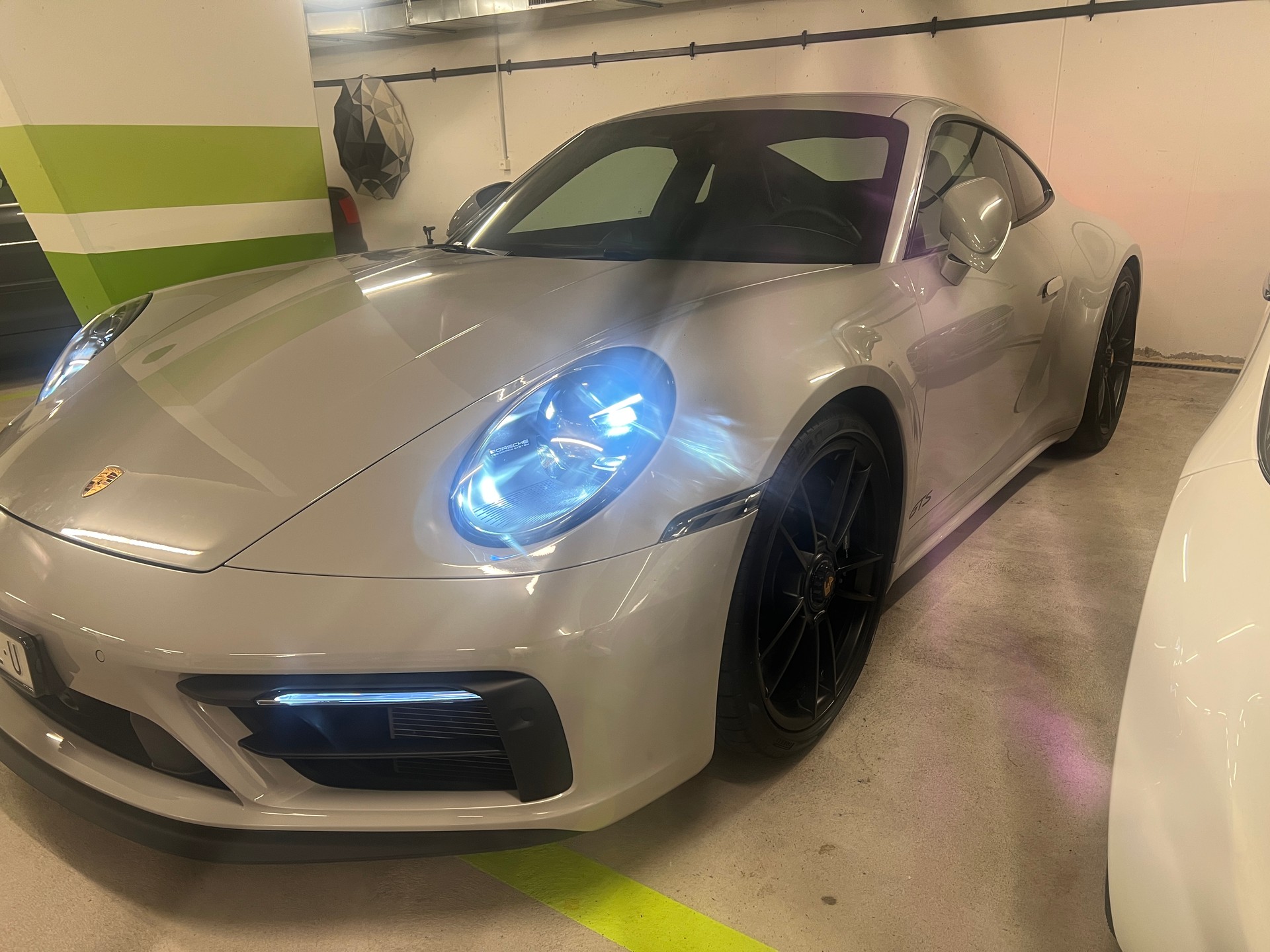 PORSCHE 911 Carrera GTS PDK KREIDE wie NEU-image-2