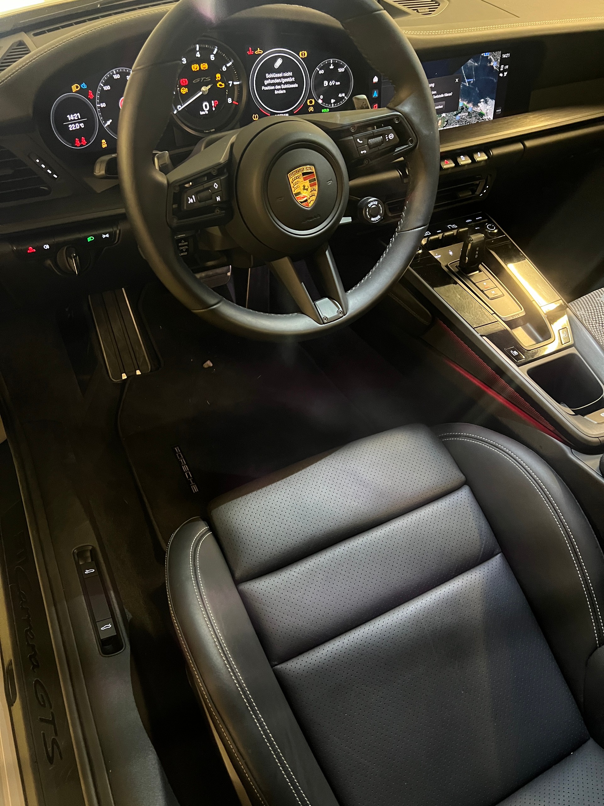PORSCHE 911 Carrera GTS PDK KREIDE wie NEU-image-5