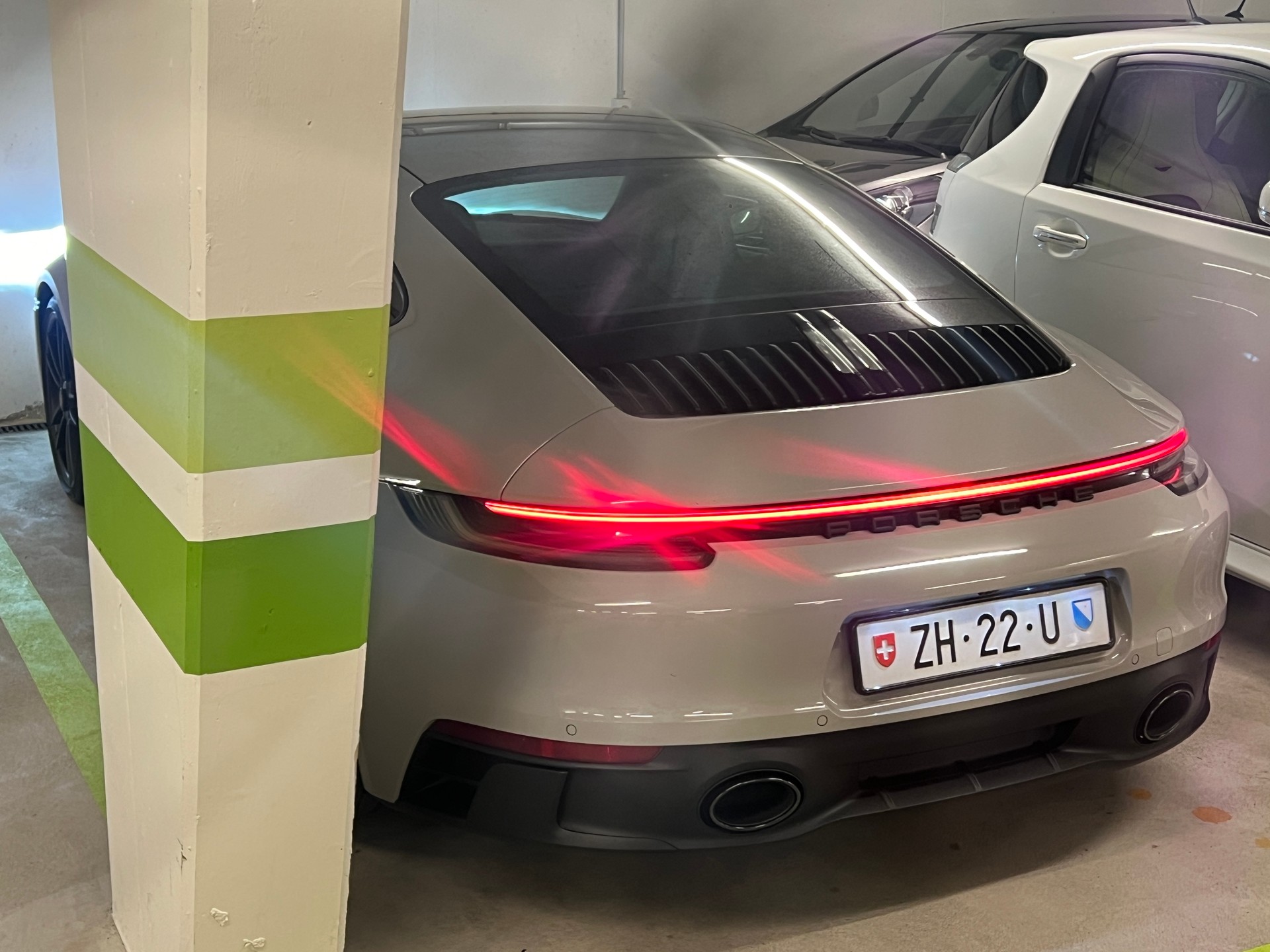 PORSCHE 911 Carrera GTS PDK KREIDE wie NEU-image-13