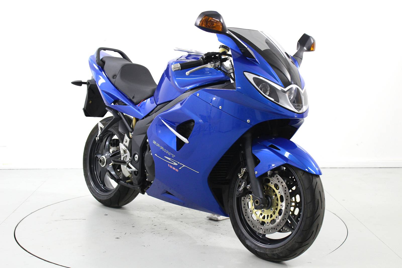 TRIUMPH Sprint 1050 ST-image-1