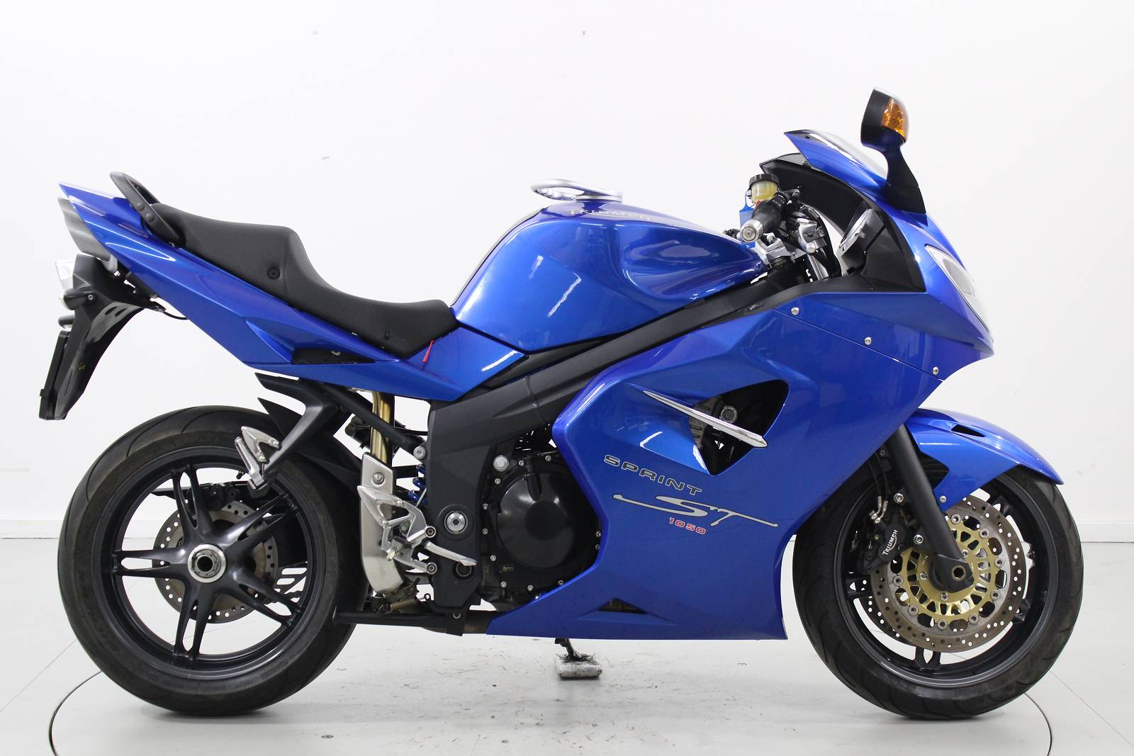 TRIUMPH Sprint 1050 ST-image-3