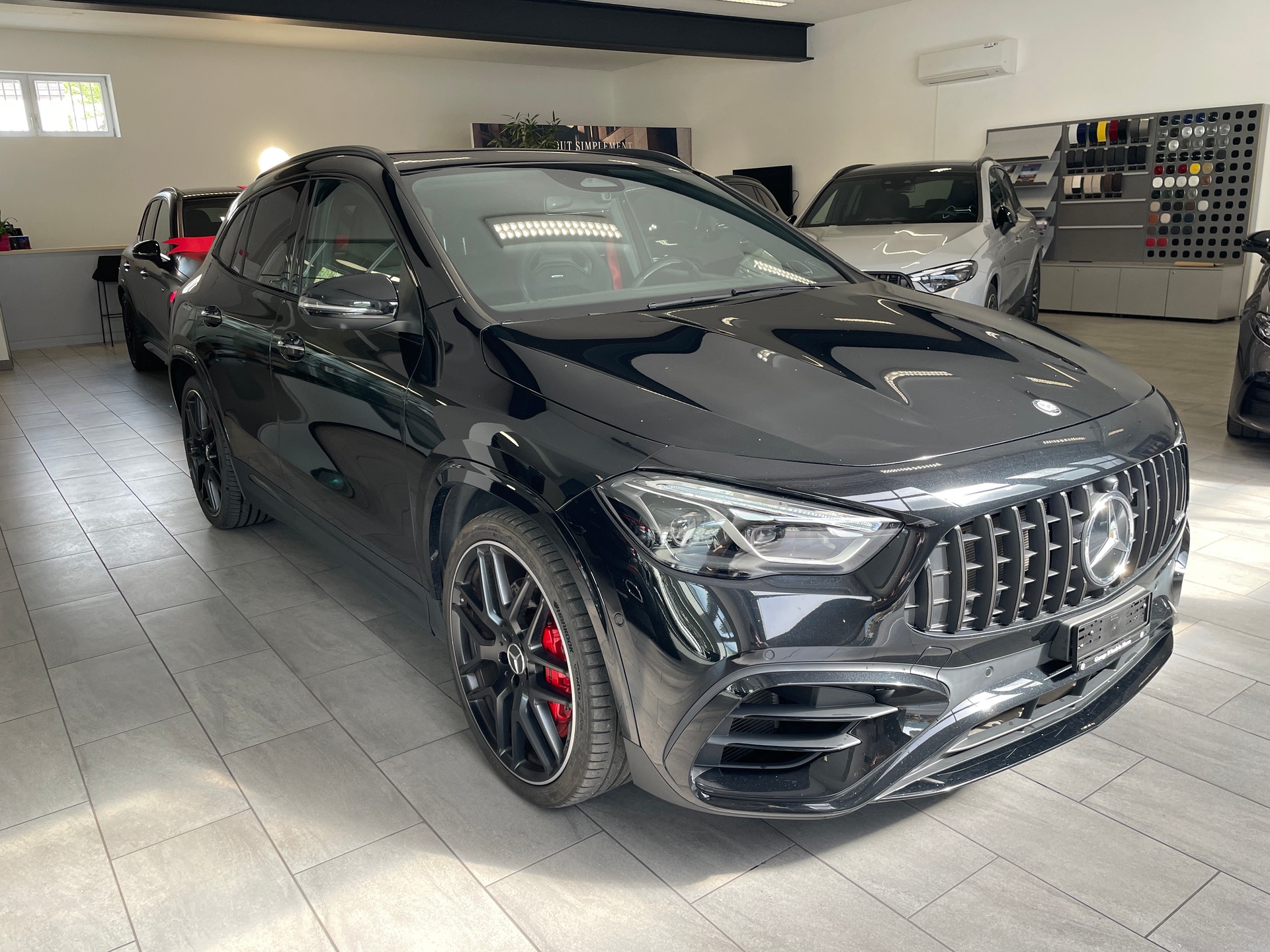 MERCEDES-BENZ GLA AMG 45 S 4Matic+ 8G-DCT-showroom-element-2