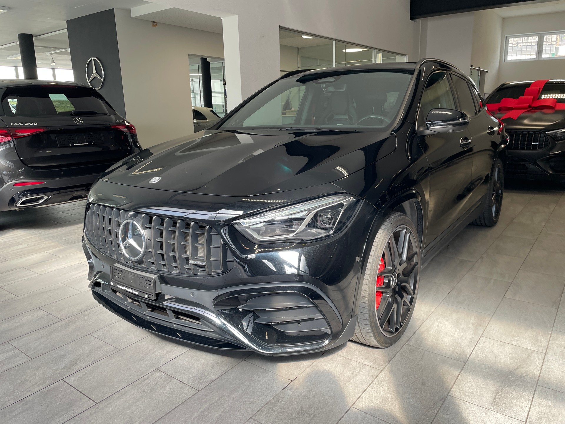 MERCEDES-BENZ GLA AMG 45 S 4Matic+ 8G-DCT-showroom-element-1