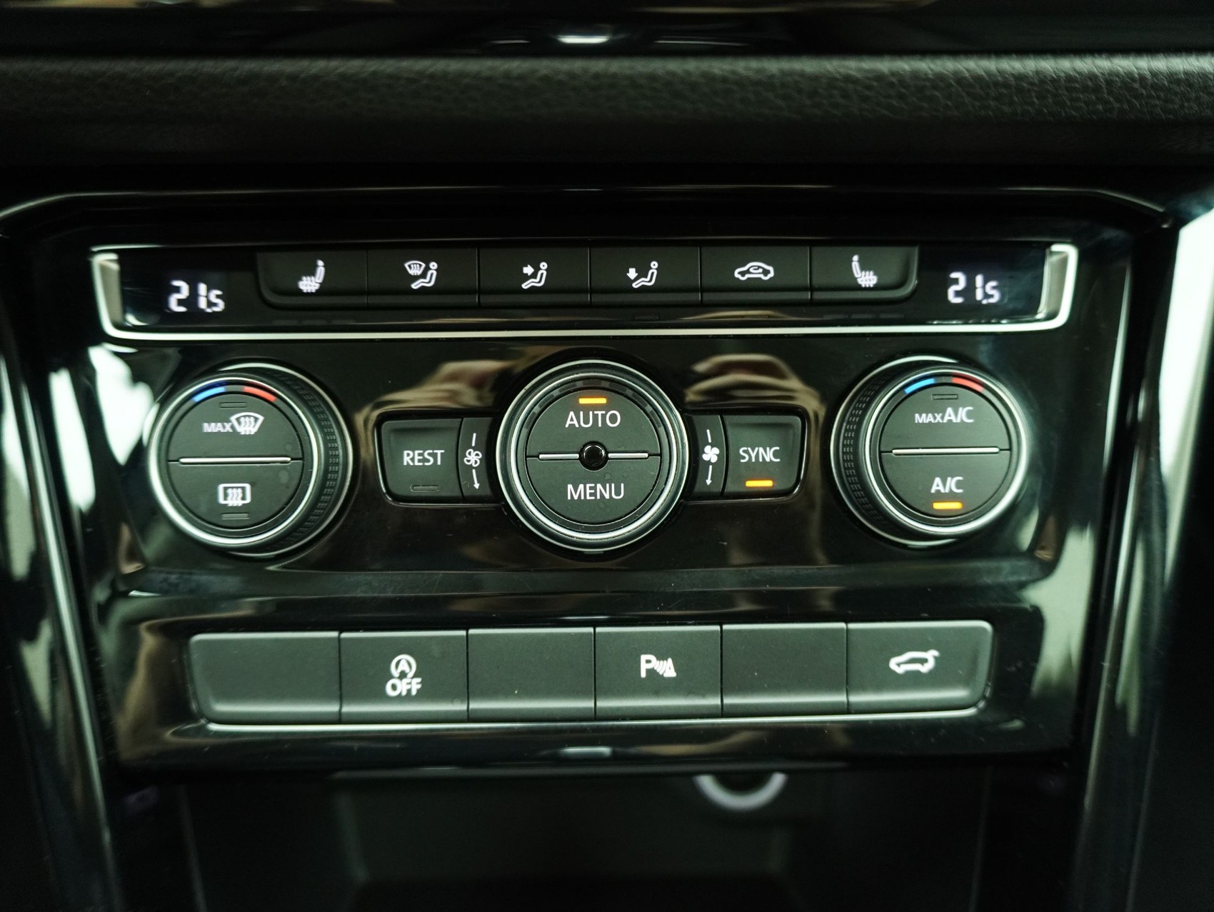 VW Touran 1.5 TSI DSG Highline-image-16