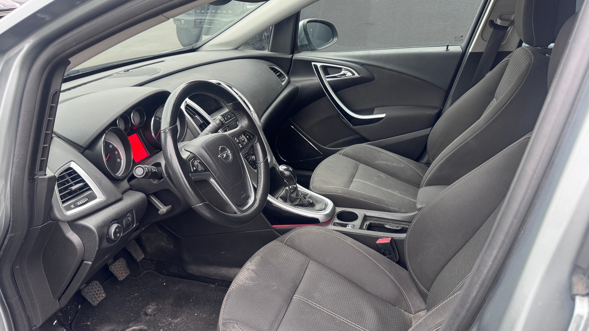 OPEL Astra SportsTourer 1.6i 16V Turbo Sport-image-6