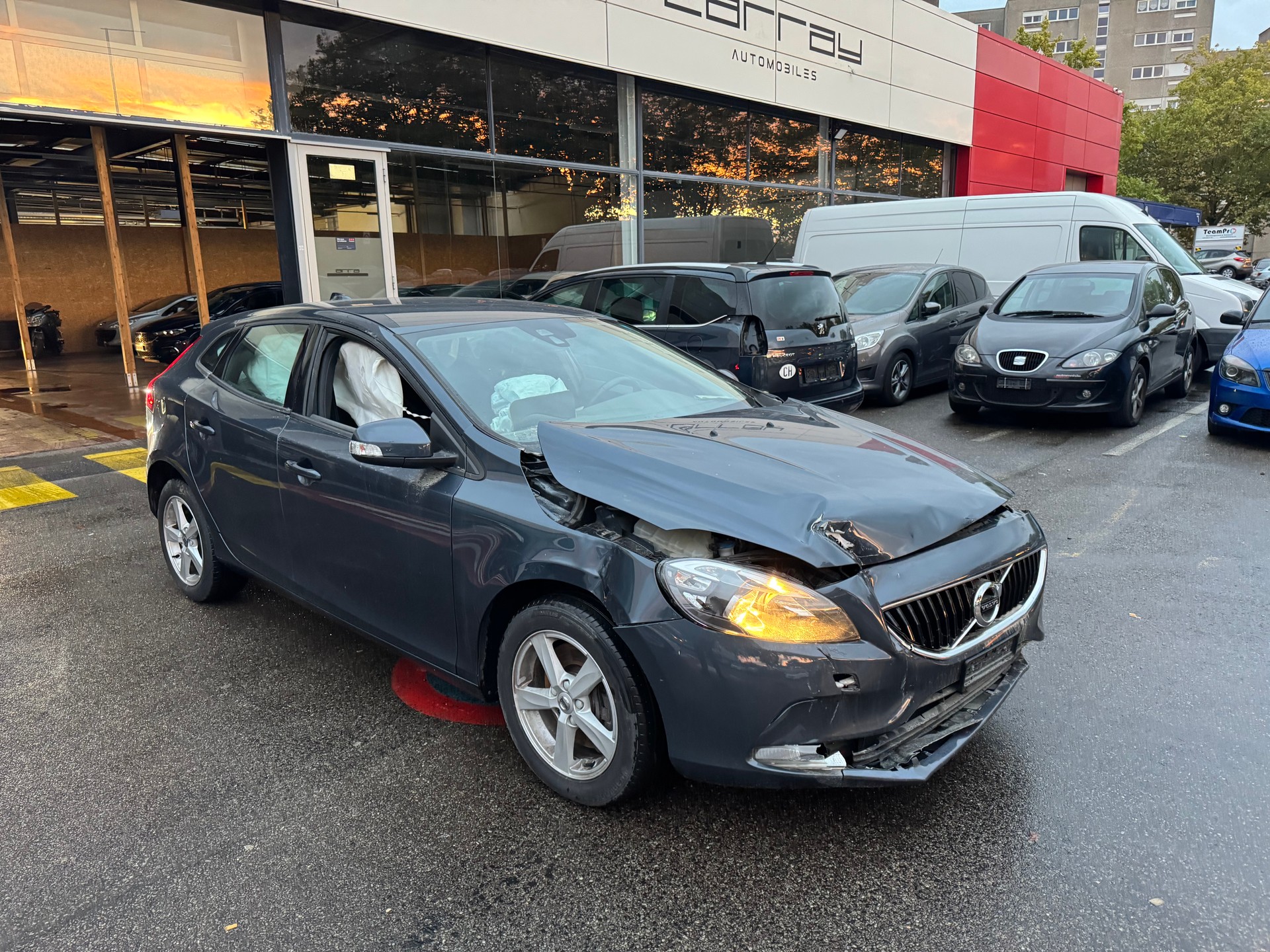VOLVO V40 D2 Kinetic R-Design Geartronic-showroom-element-1