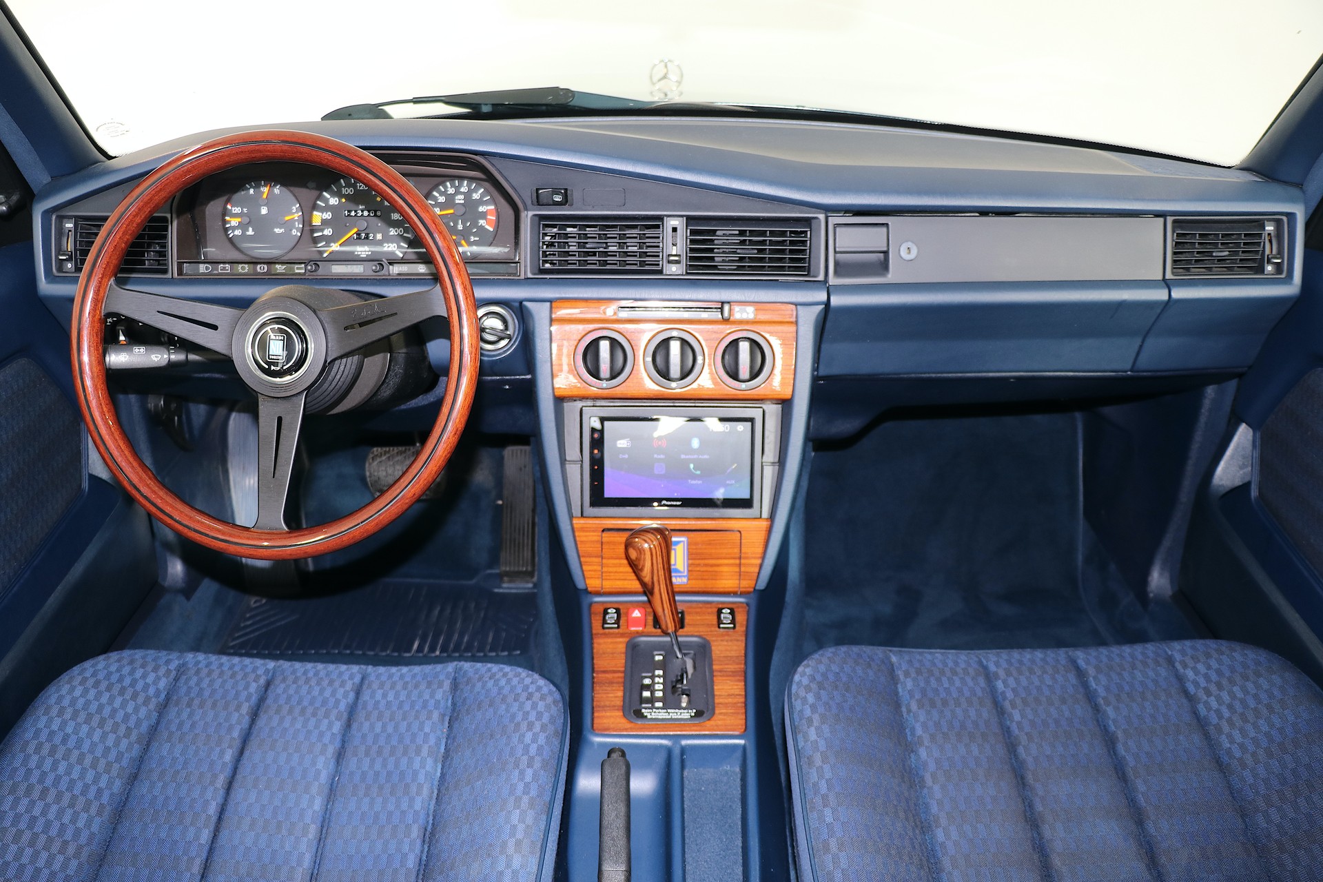 MERCEDES-BENZ 190 E 2.3 Automatic  **Veteranenfahrzeug**-image-7