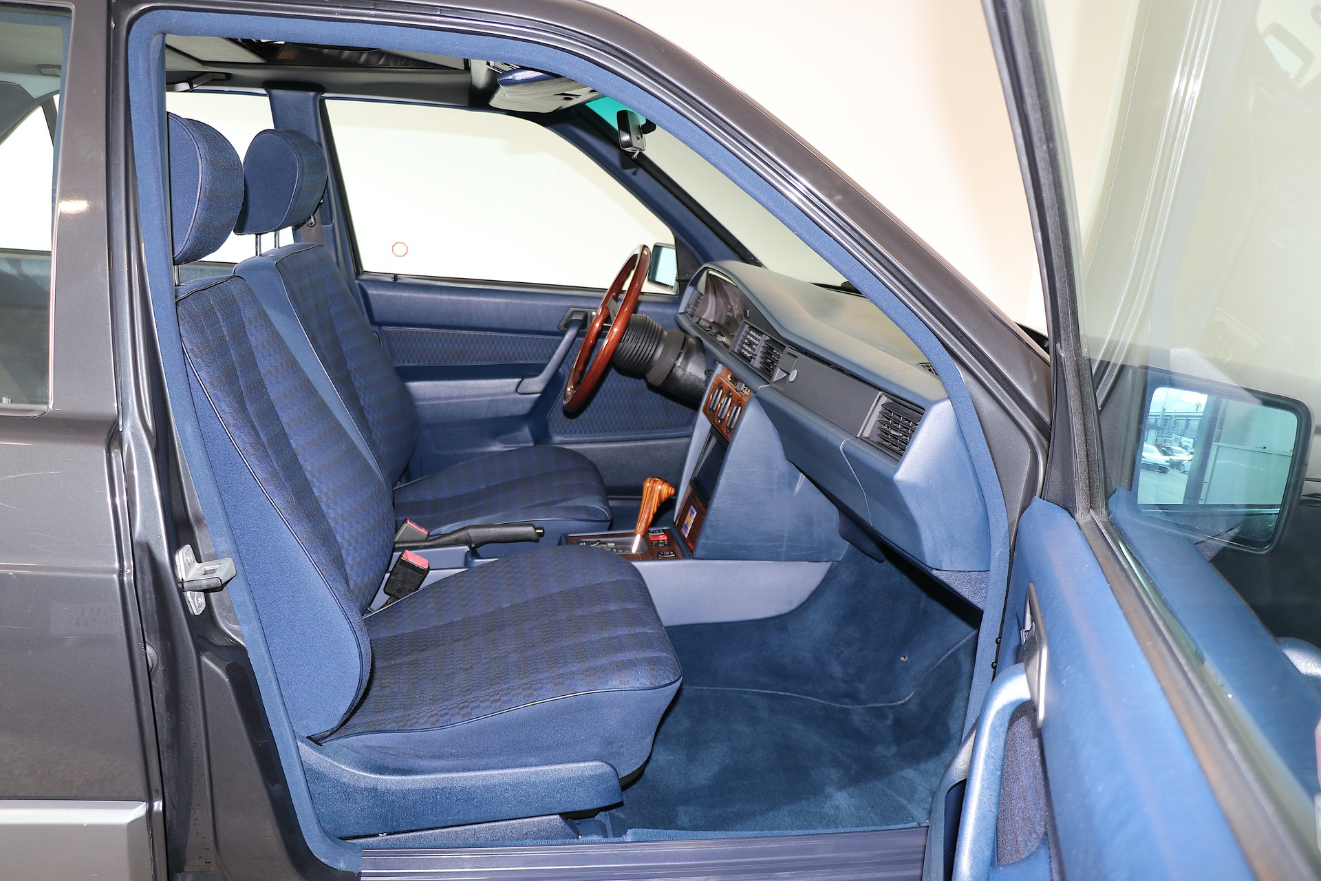 MERCEDES-BENZ 190 E 2.3 Automatic  **Veteranenfahrzeug**-image-10
