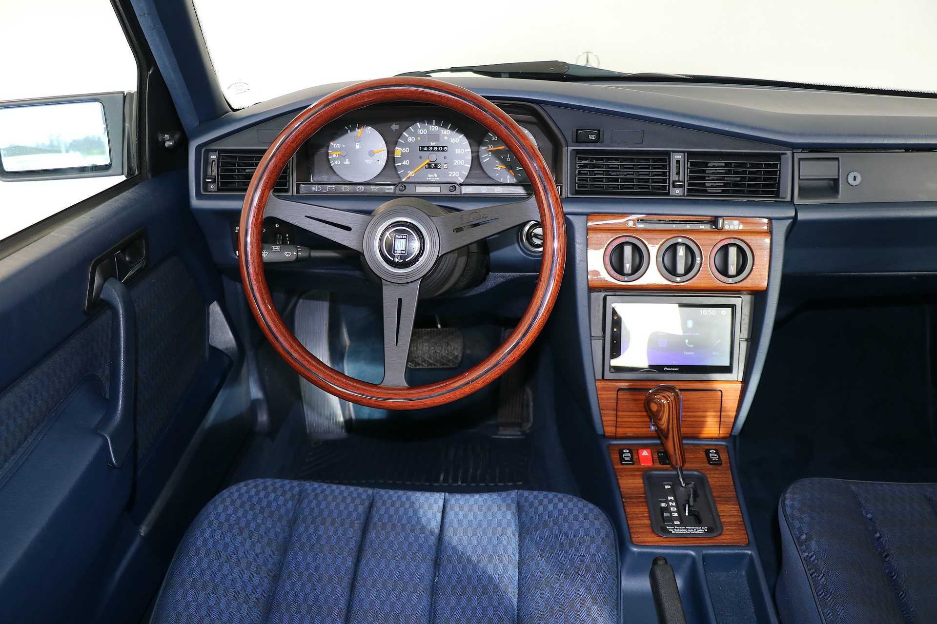 MERCEDES-BENZ 190 E 2.3 Automatic  **Veteranenfahrzeug**-image-8