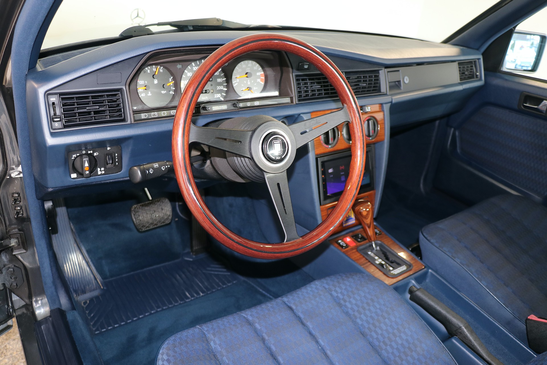 MERCEDES-BENZ 190 E 2.3 Automatic  **Veteranenfahrzeug**-image-6