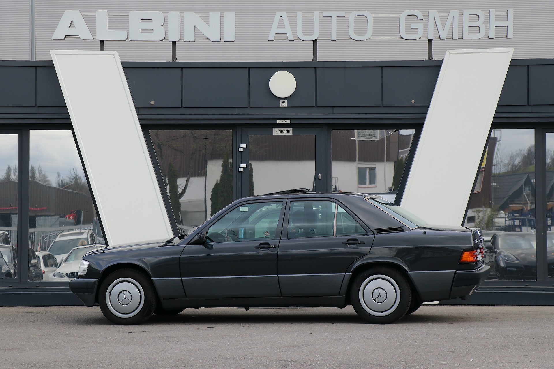 MERCEDES-BENZ 190 E 2.3 Automatic  **Veteranenfahrzeug**-showroom-element-2