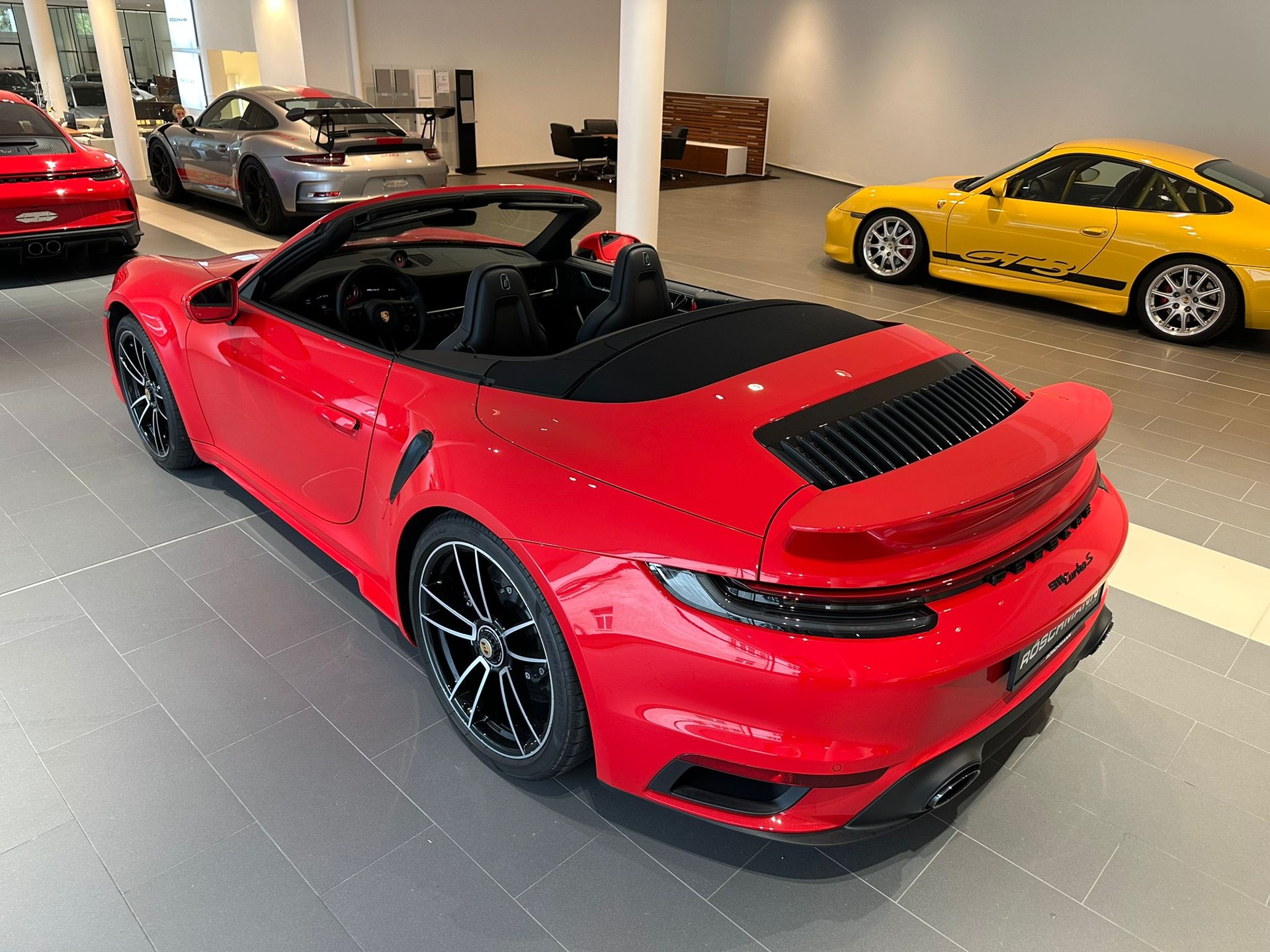 PORSCHE 911 Turbo S Cabriolet PDK-image-5