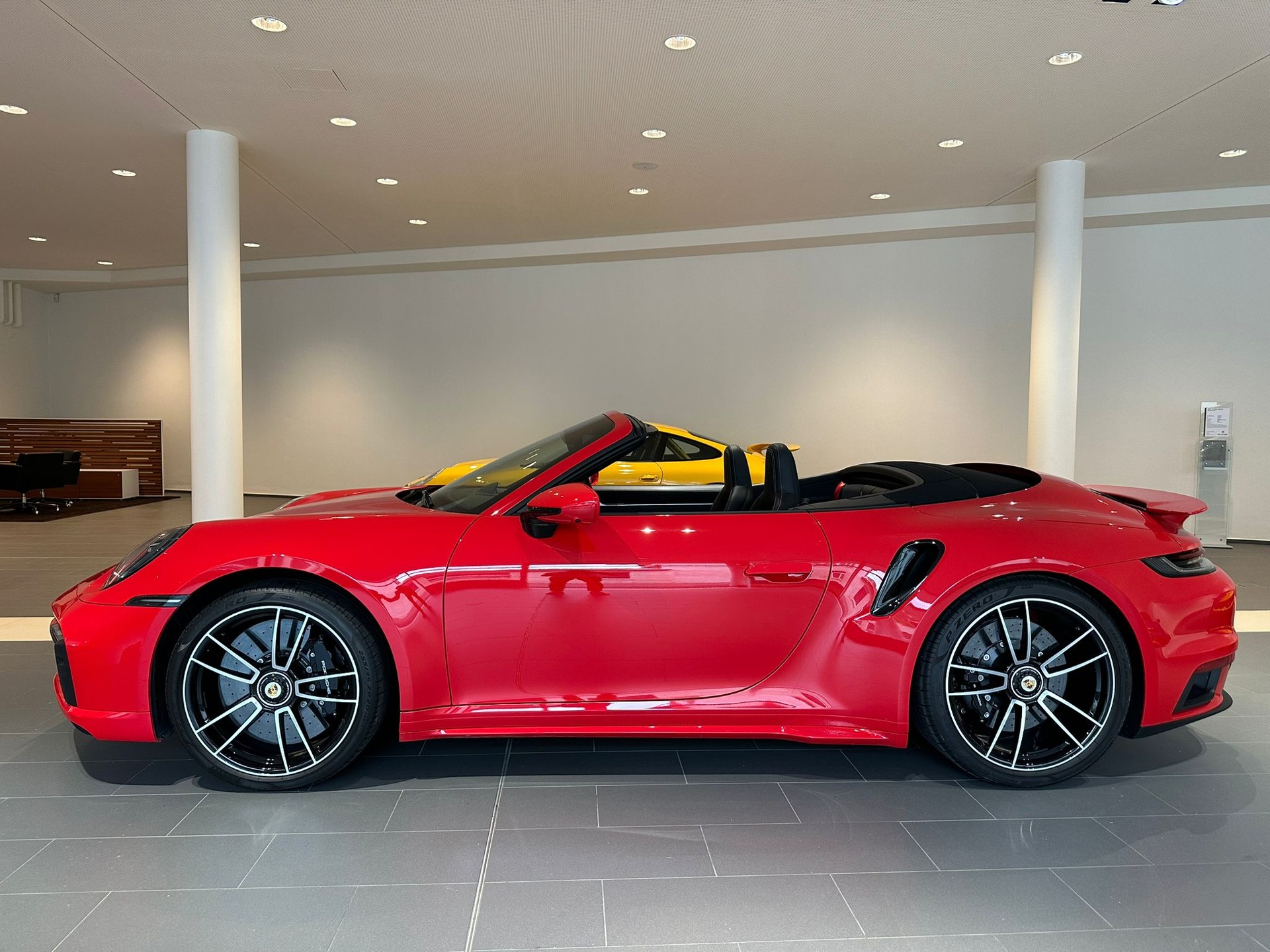 PORSCHE 911 Turbo S Cabriolet PDK-image-7