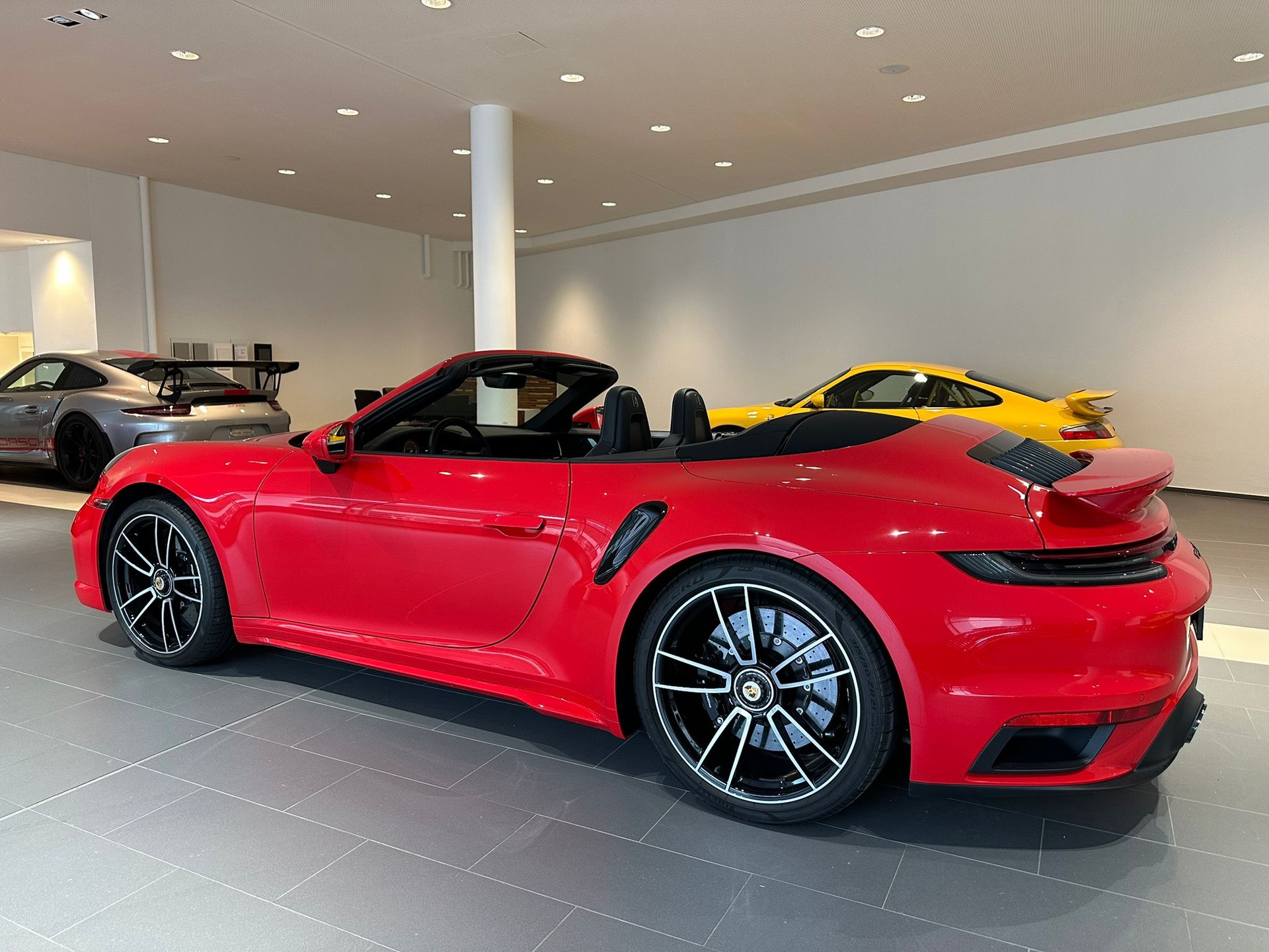 PORSCHE 911 Turbo S Cabriolet PDK-image-4