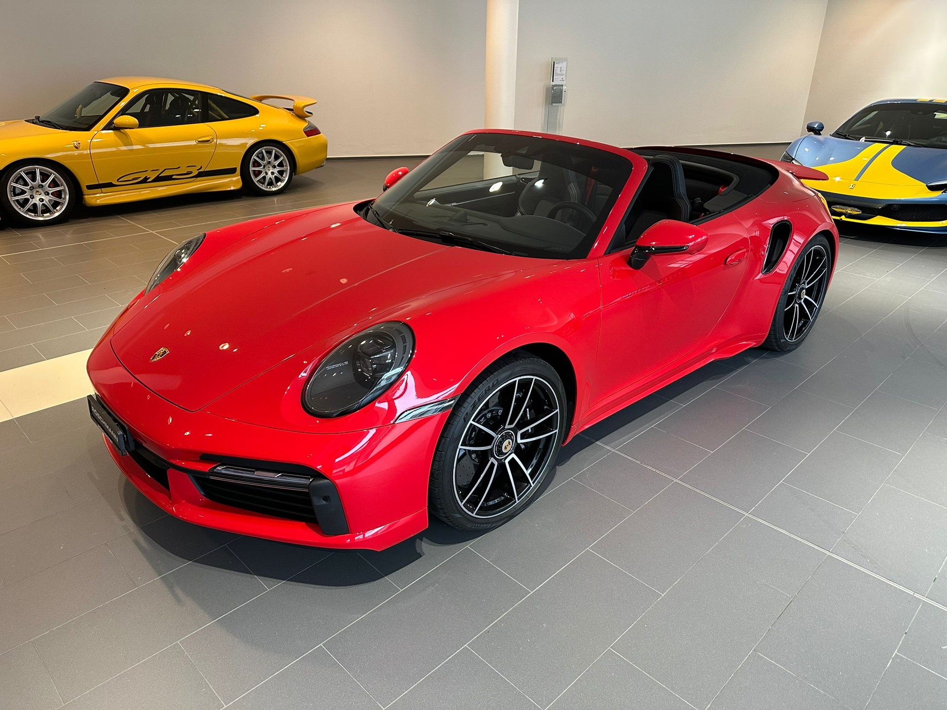 PORSCHE 911 Turbo S Cabriolet PDK-showroom-element-1