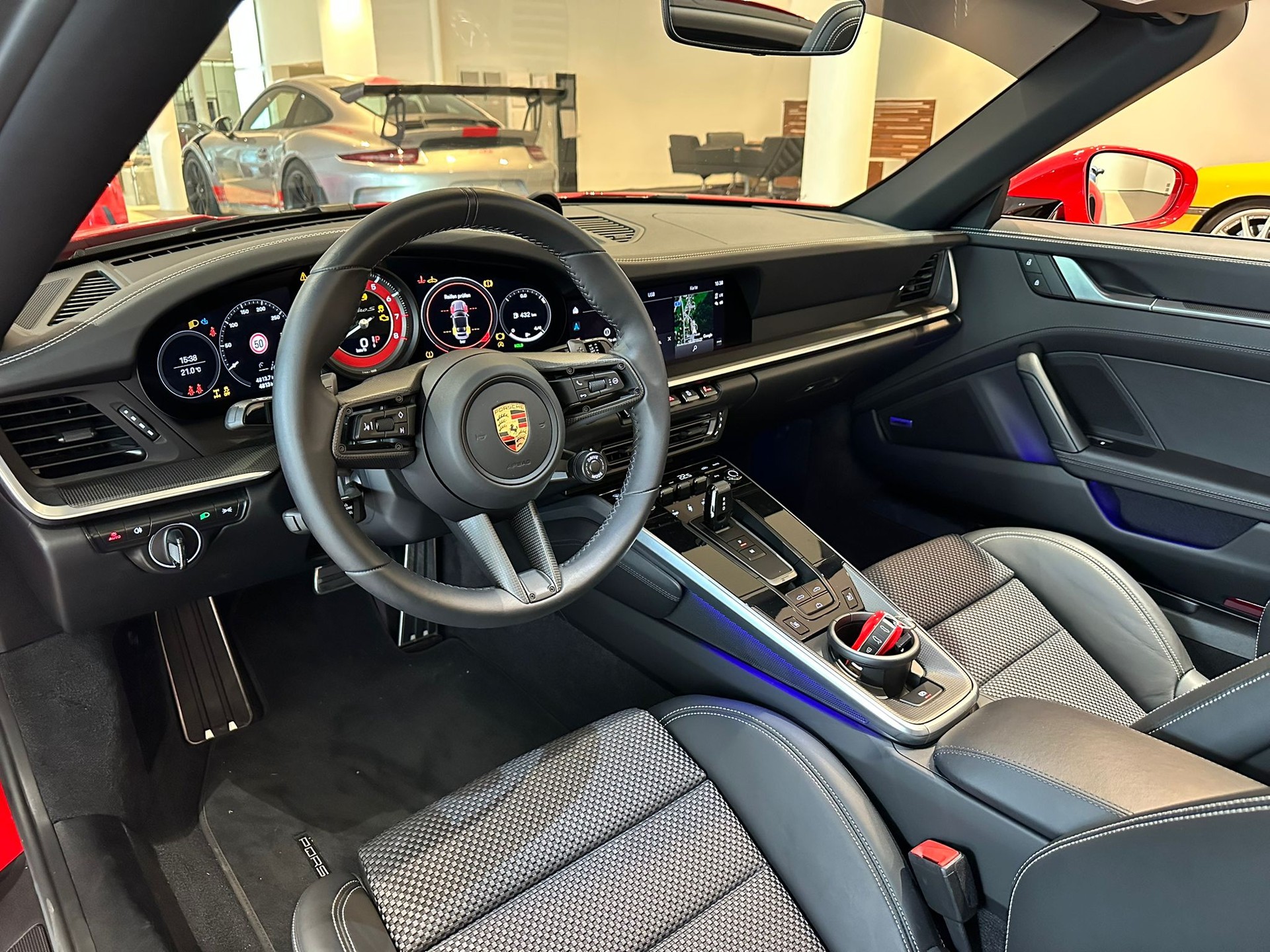PORSCHE 911 Turbo S Cabriolet PDK-image-9