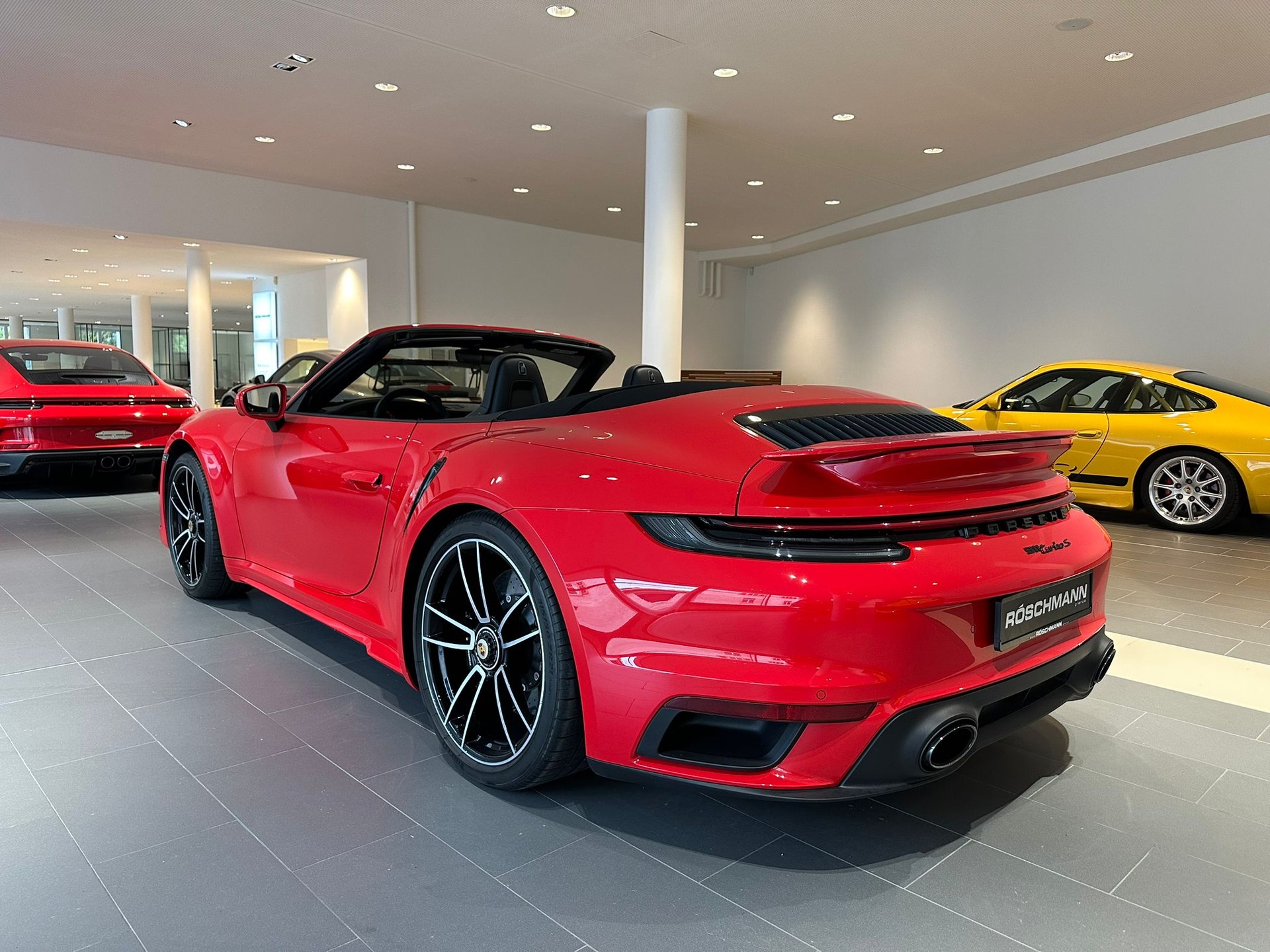 PORSCHE 911 Turbo S Cabriolet PDK-showroom-element-2