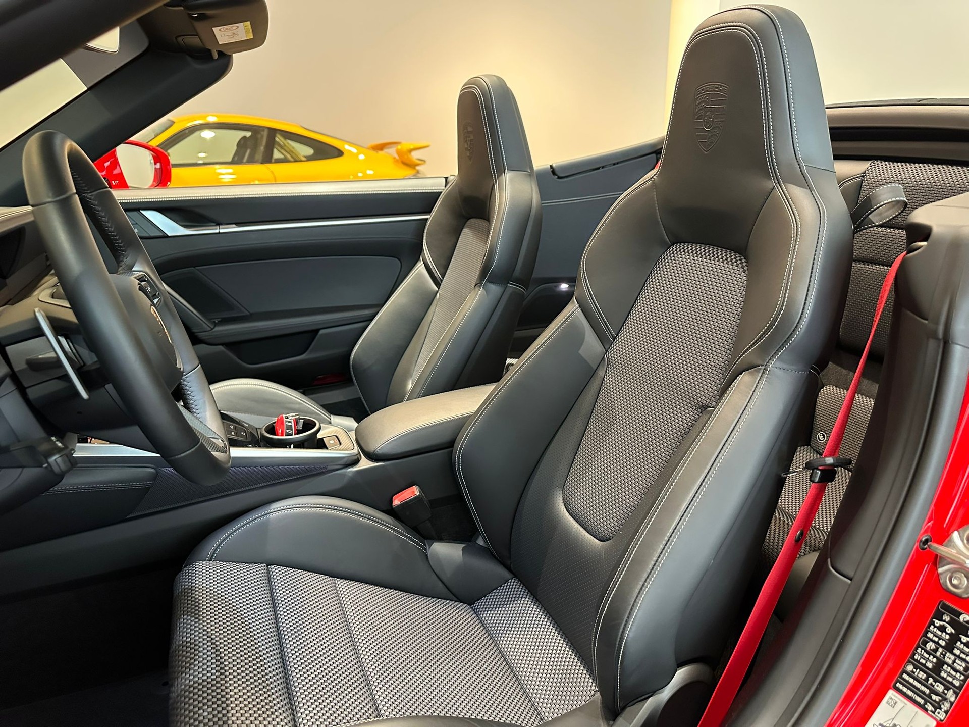 PORSCHE 911 Turbo S Cabriolet PDK-showroom-element-3