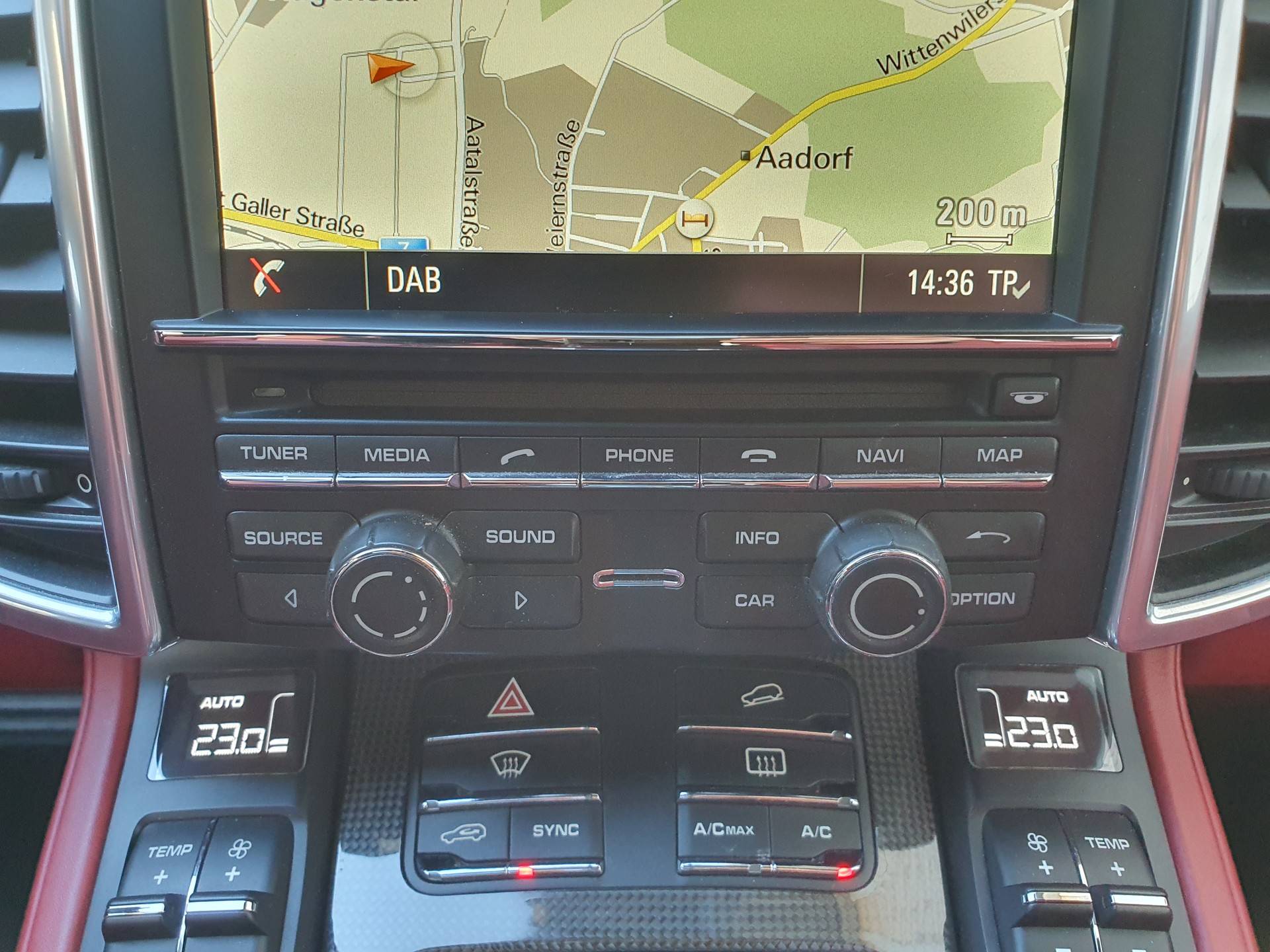 PORSCHE Cayenne Turbo S-image-11