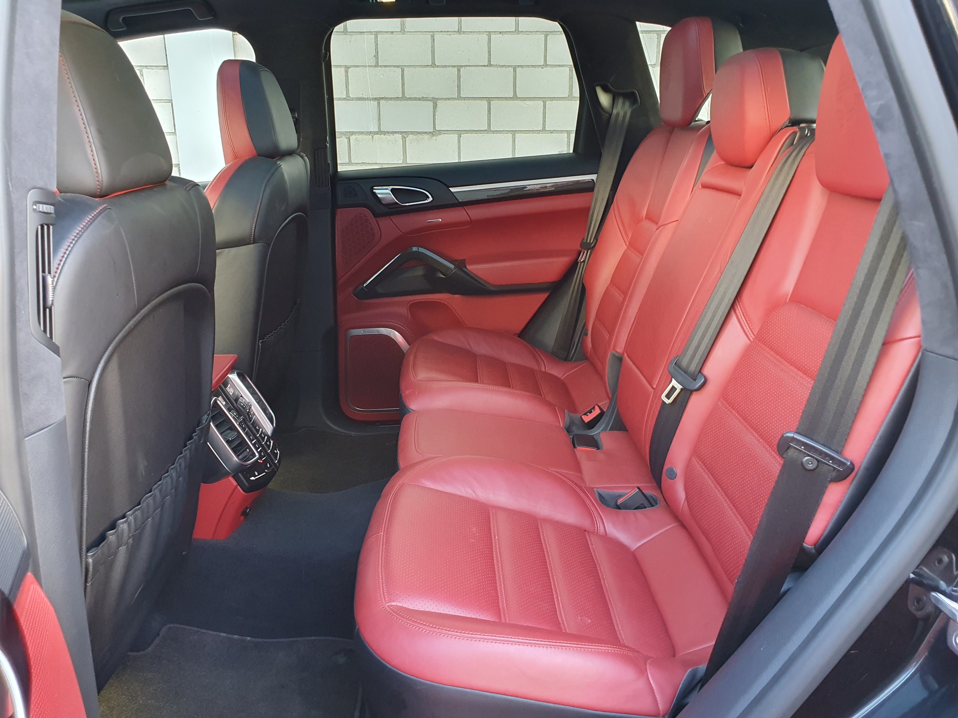 PORSCHE Cayenne Turbo S-image-12