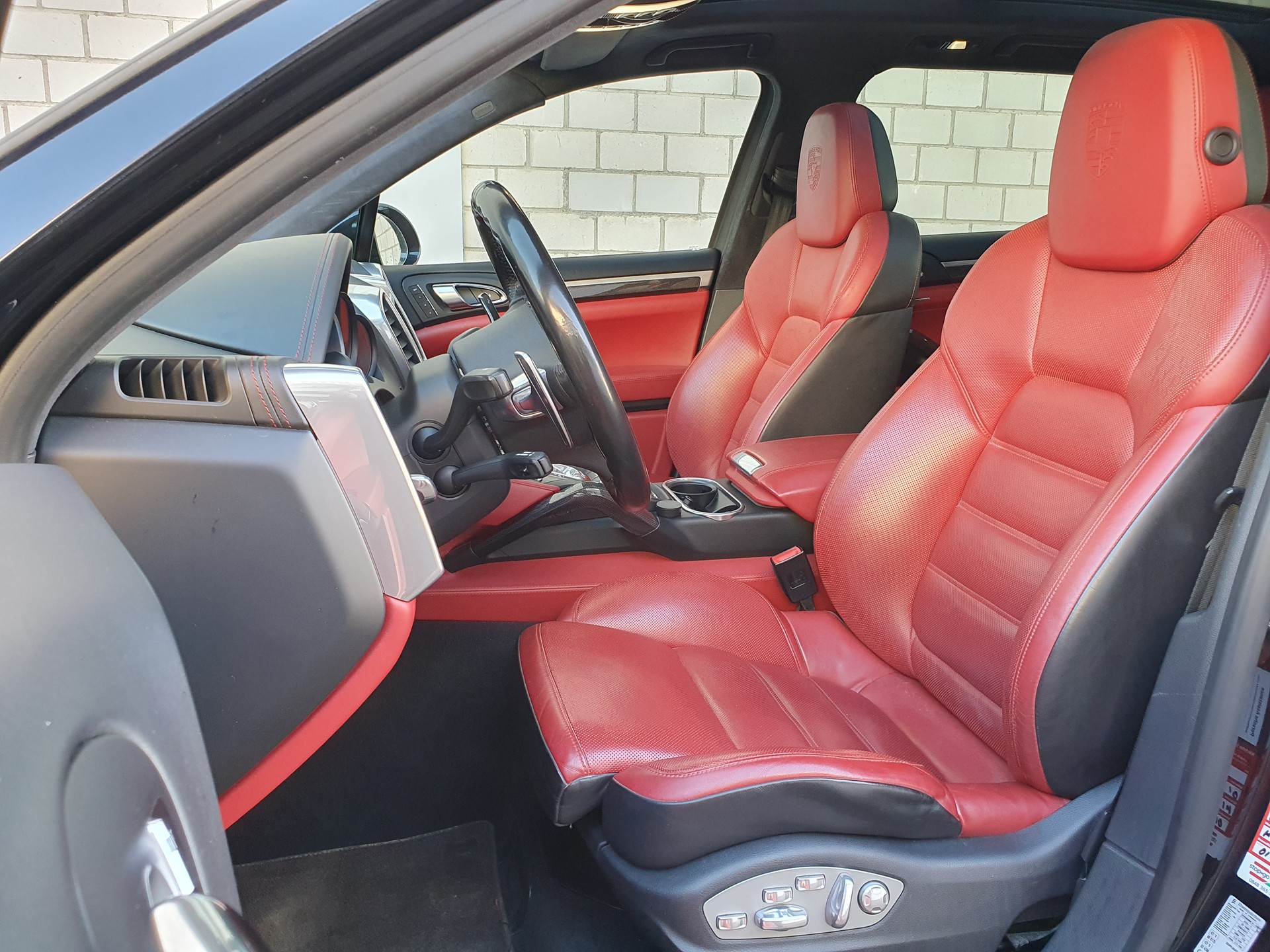 PORSCHE Cayenne Turbo S-image-6