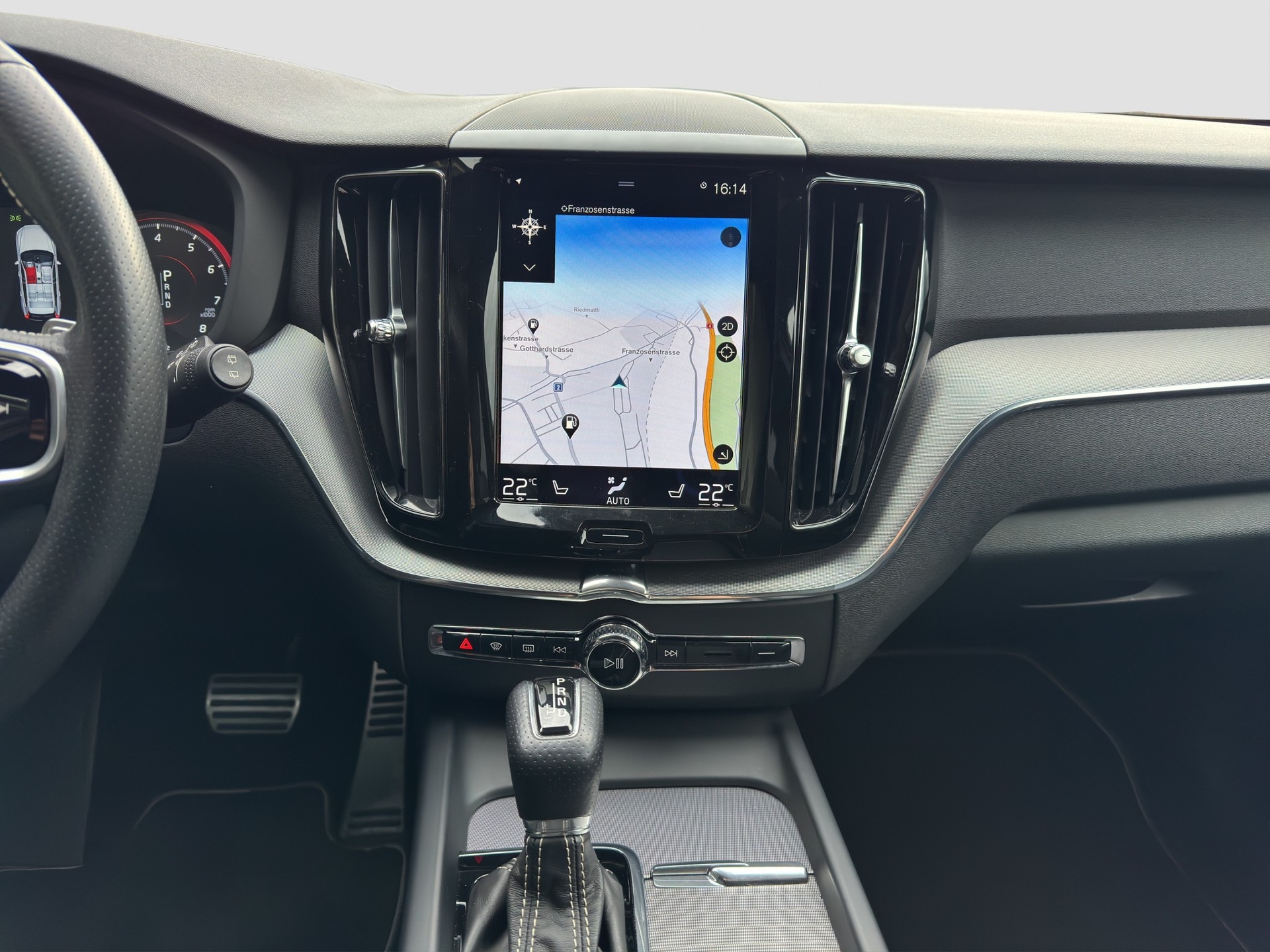 VOLVO XC60 T6 AWD R-Design Geartronic-image-4