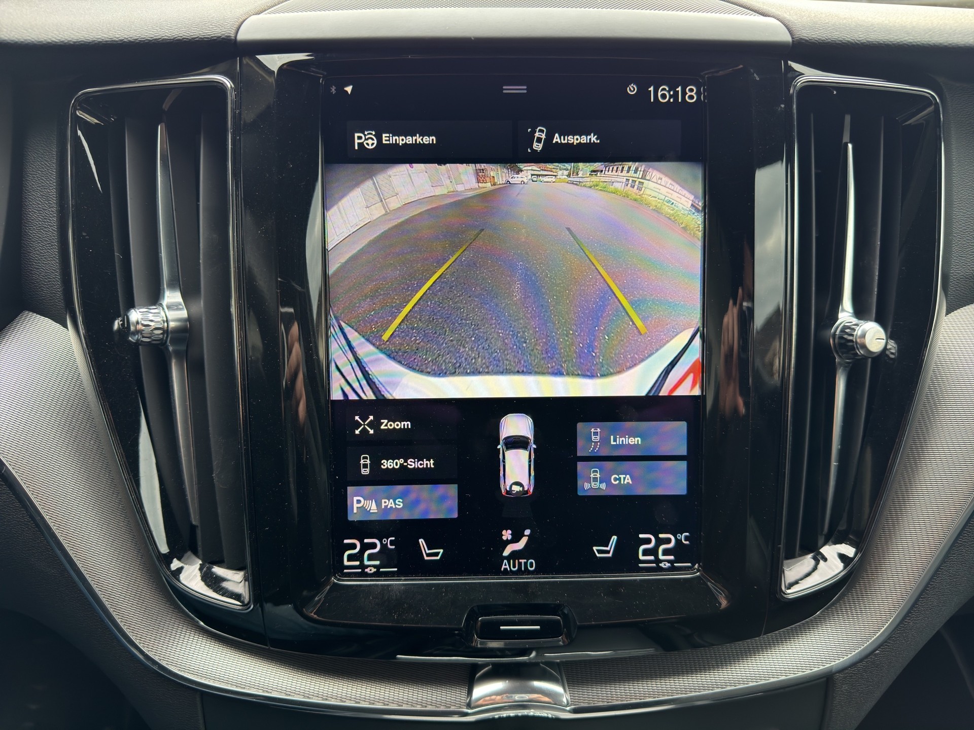 VOLVO XC60 T6 AWD R-Design Geartronic-image-7